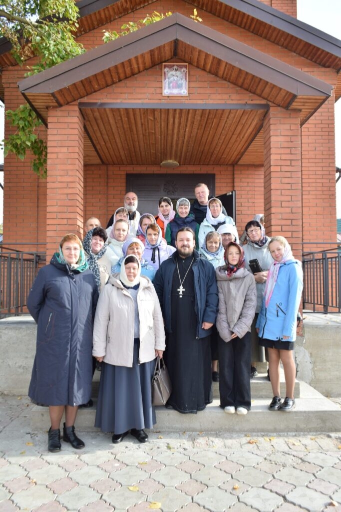 Из паломнической поездки прихожан, педагогов и учащихся воскресной школы в Духовницкий район. 4 октября 2025 года