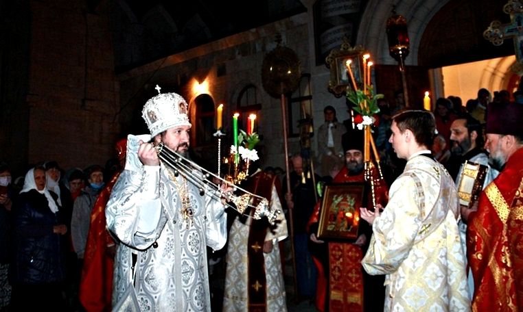 Епископ Варфоломей совершил ночное пасхальное богослужение в Свято-Троицком кафедральном соборе г. Балаково