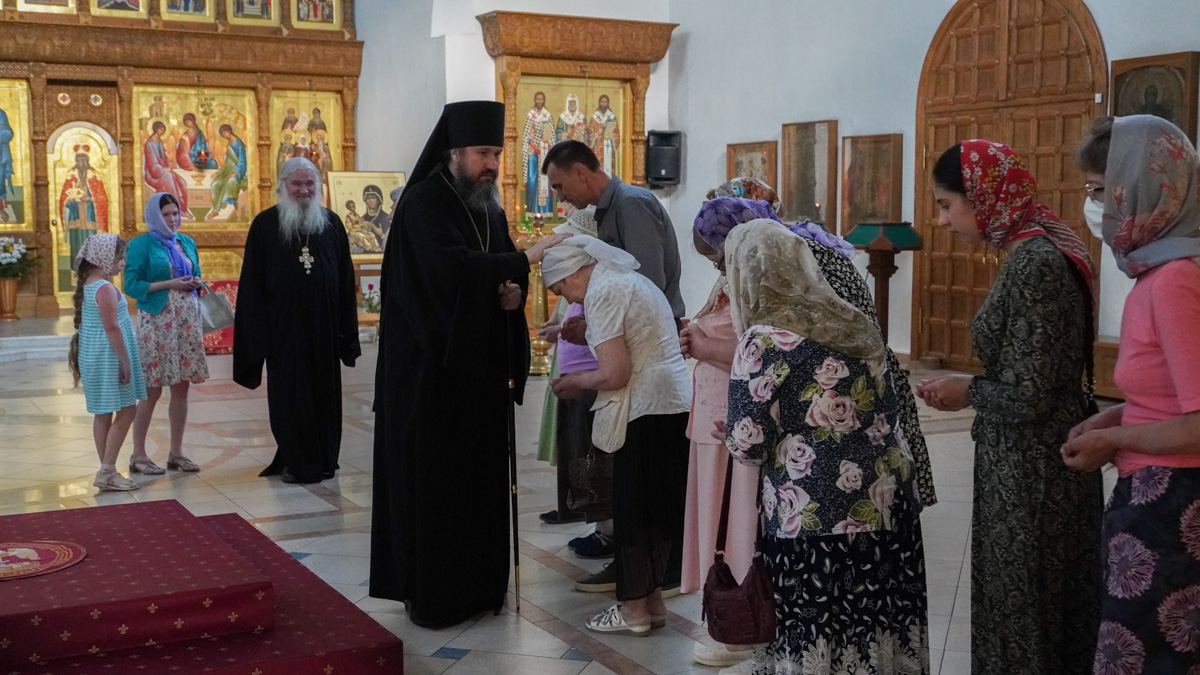 Епископ Варфоломей совершил всенощное бдение в Свято-Троицком кафедральном соборе г.Балаково