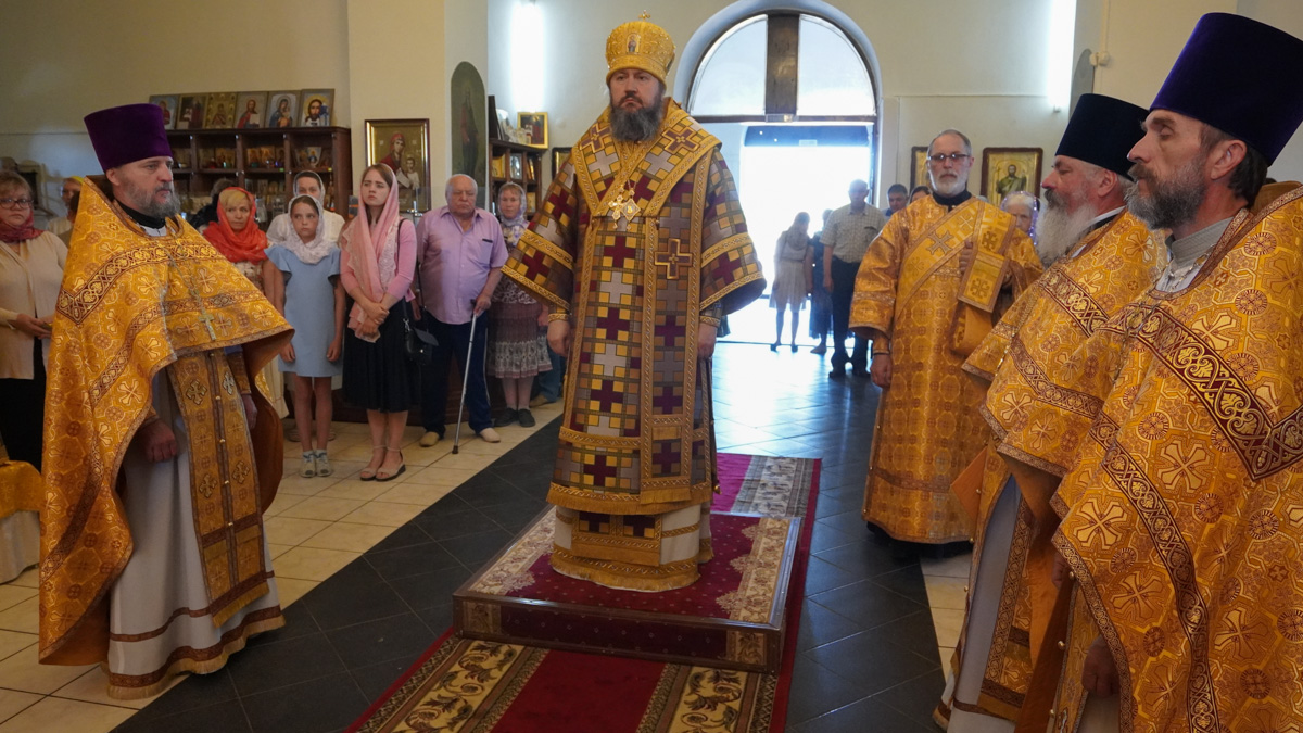 Епископ Варфоломей совершил Божественную литургию в храме апостола Андрея Первозванного г. Маркса
