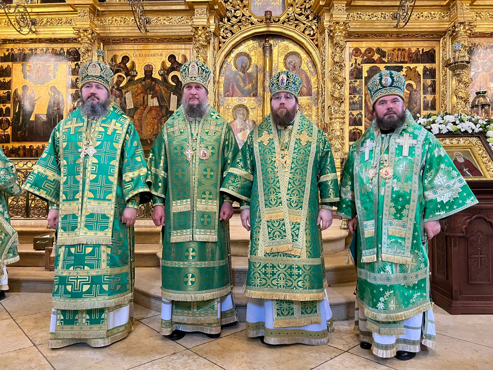 Архиереи Саратовской митрополии сослужили Святейшему Патриарху в Троице-Сергиевой Лавре