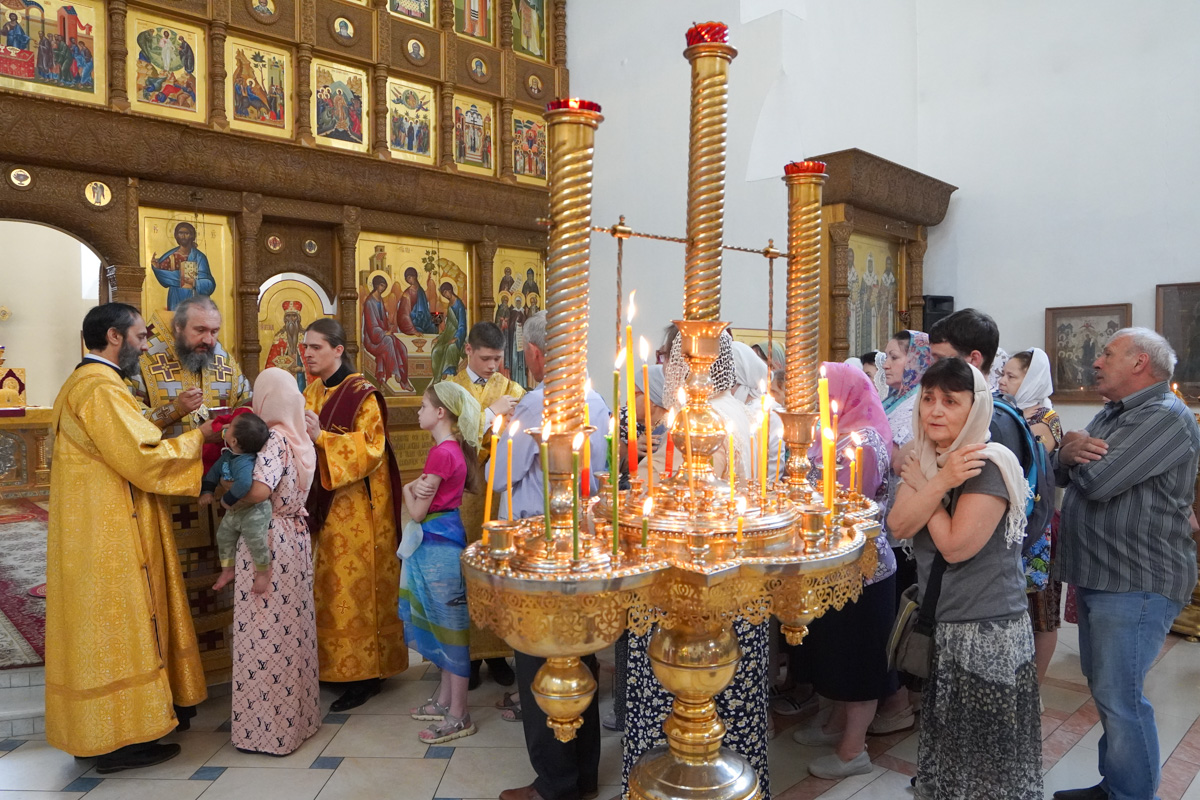 Епископ Варфоломей совершил Божественную литургию в Свято-Троицком кафедральном соборе г.Балаково