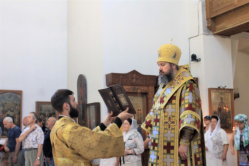 Епископ Варфоломей совершил Божественную литургию в Свято-Троицком кафедральном соборе г.Балаково