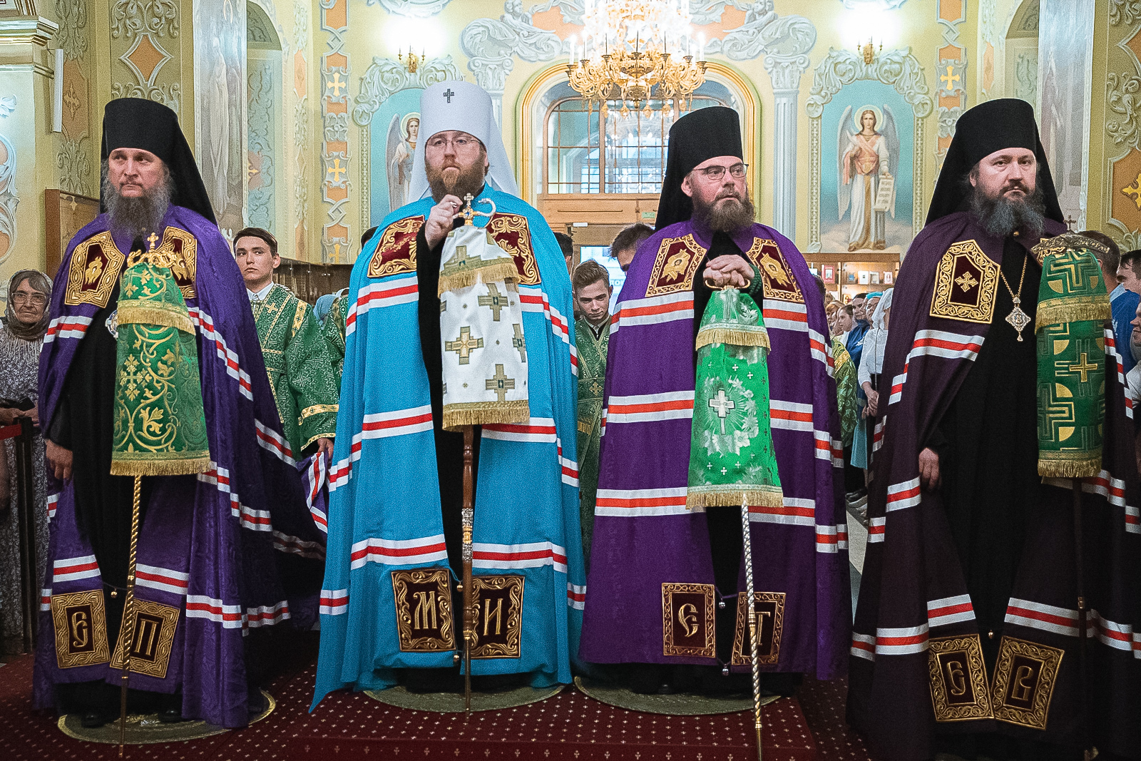 У мощей преподобного Сергия Радонежского совершено соборное архиерейское богослужение