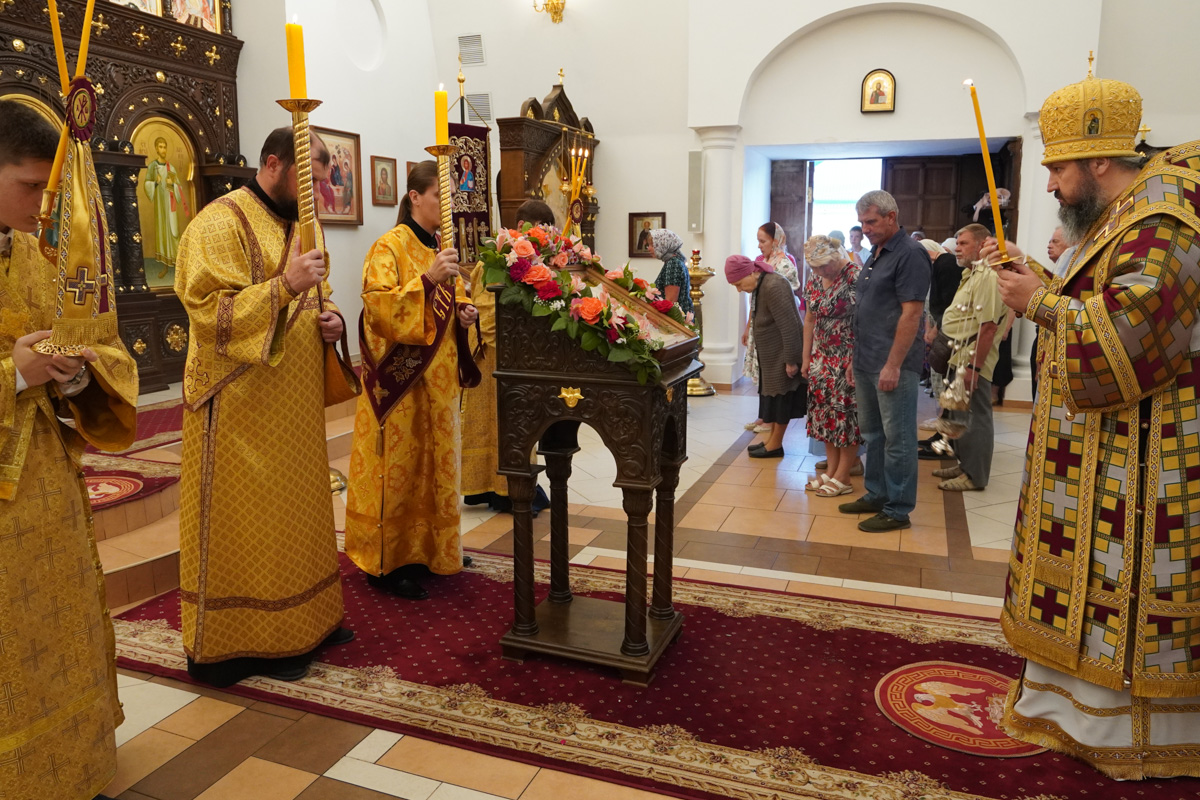 Епископ Варфоломей совершил всенощное бдение в храме Рождества Христова г.Балаково