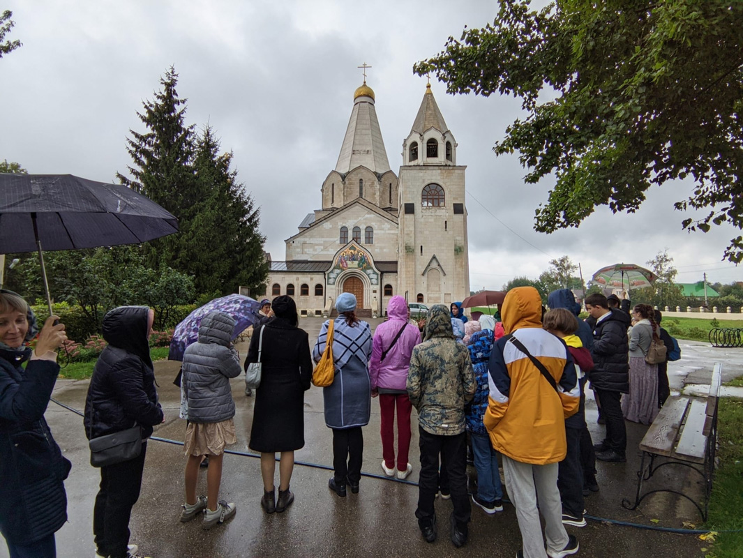 Учащиеся воскресной школы «Вифлеем» совершили обзорную экскурсию по храмам г. Балаково