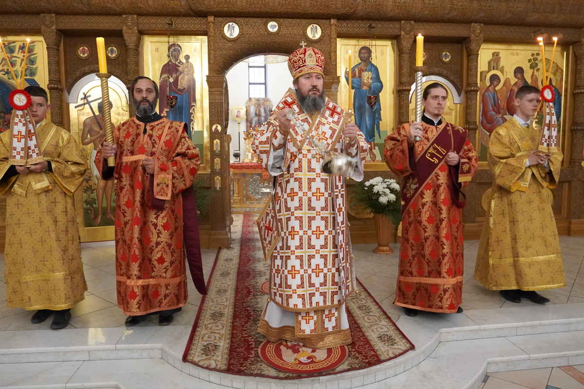 Епископ Варфоломей совершил всенощное бдение в Свято-Троицком кафедральном соборе г. Балаково