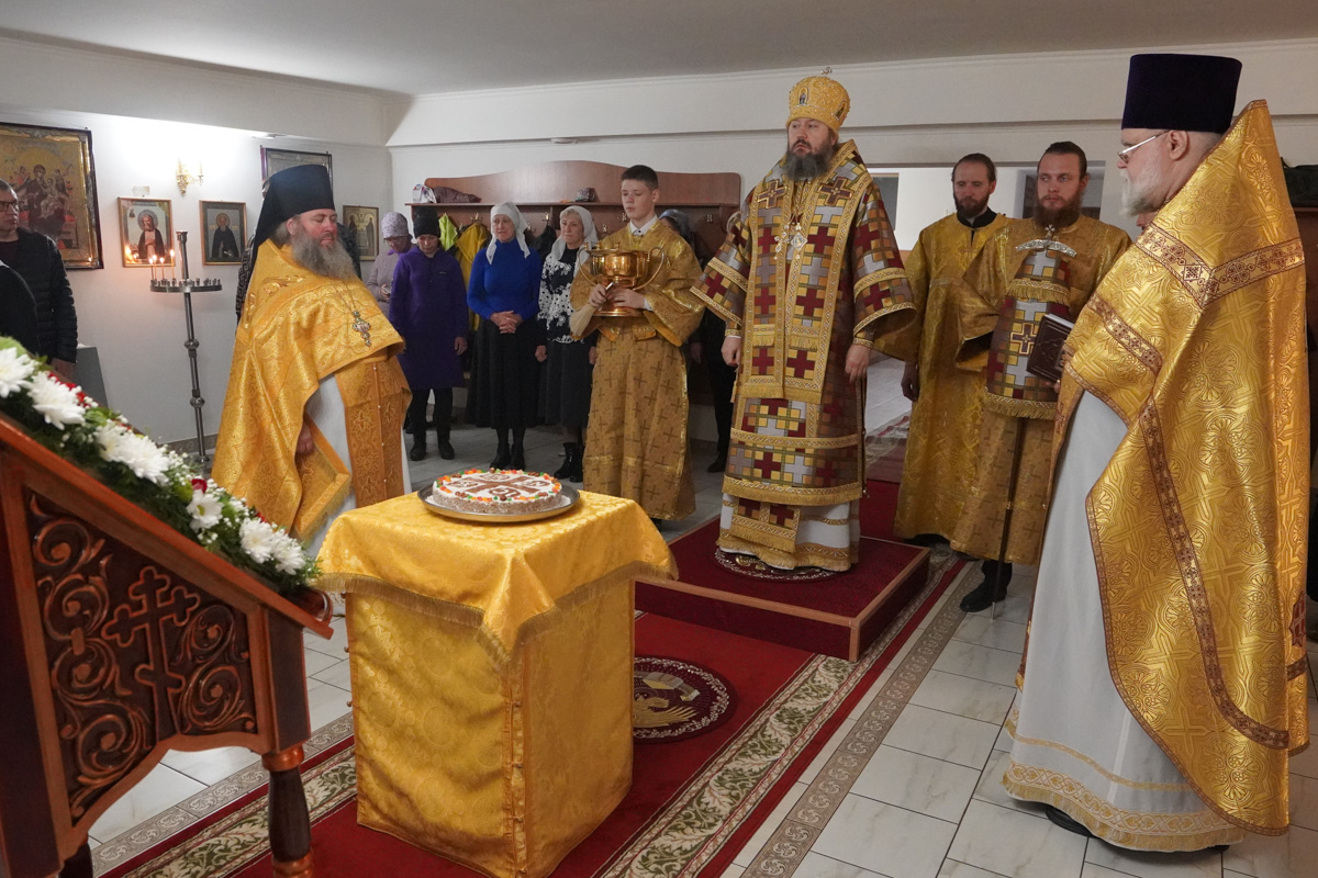 Епископ Варфоломей совершил Божественную литургию в нижнем приделе храма апостола и евангелиста Иоанна Богослова г. Балаково