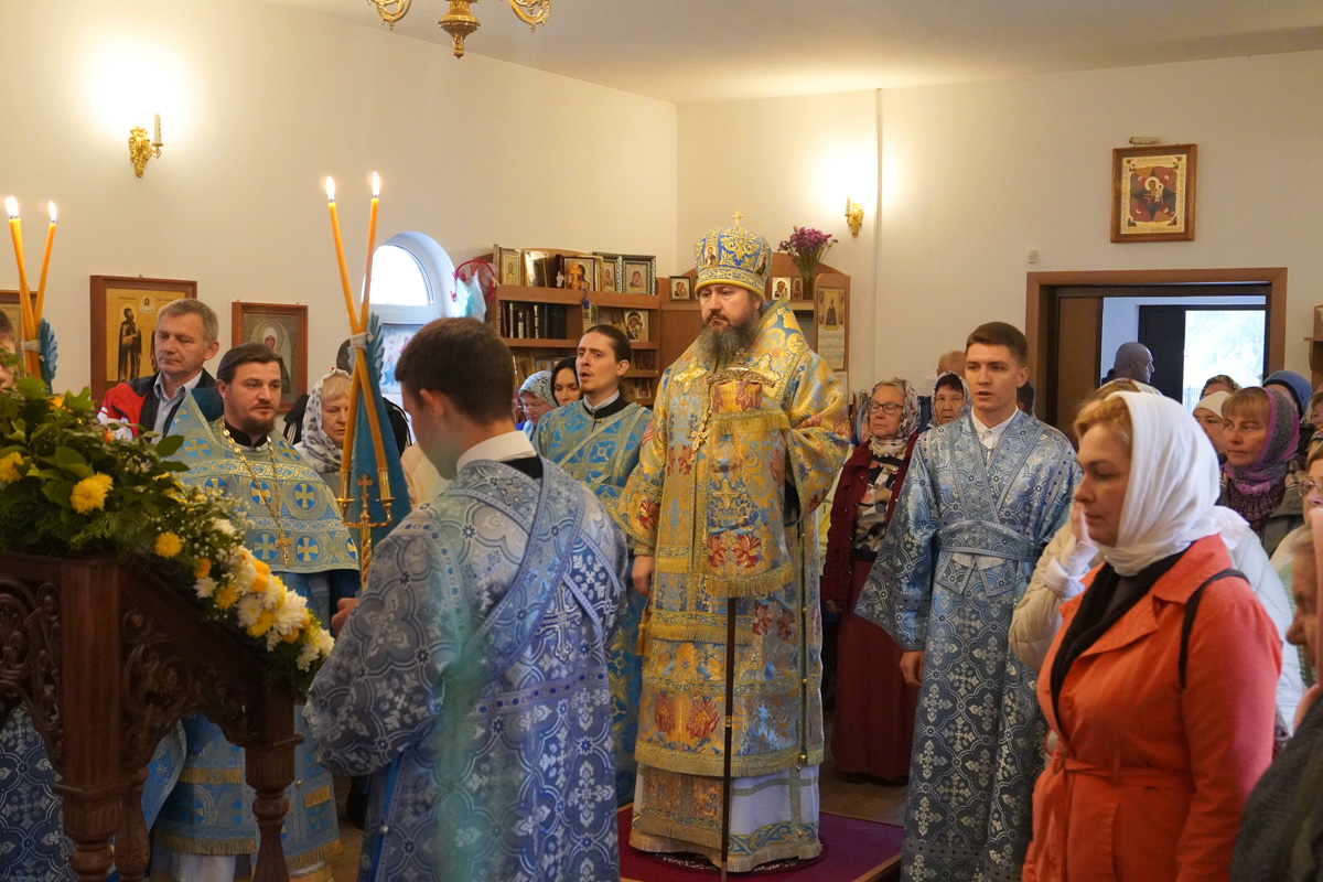 Епископ Варфоломей совершил Божественную литургию в храме Благовещения Пресвятой Богородицы г.Балаково