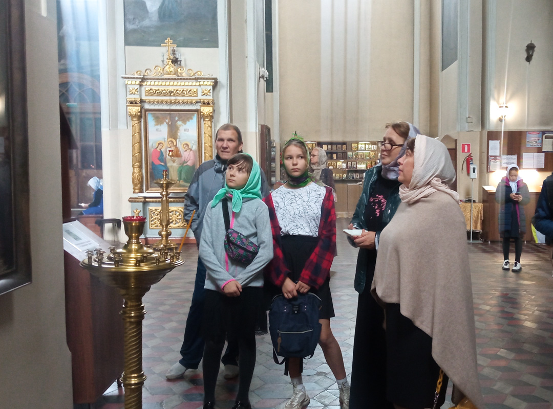 Паломники из Саратова посетили храмы Пугачевского района 