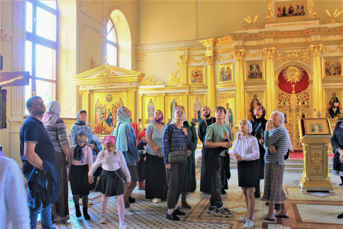 Учащиеся воскресной школы Свято-Троицкого собора г.Балаково перед началом учебного года совершили паломническую поездку