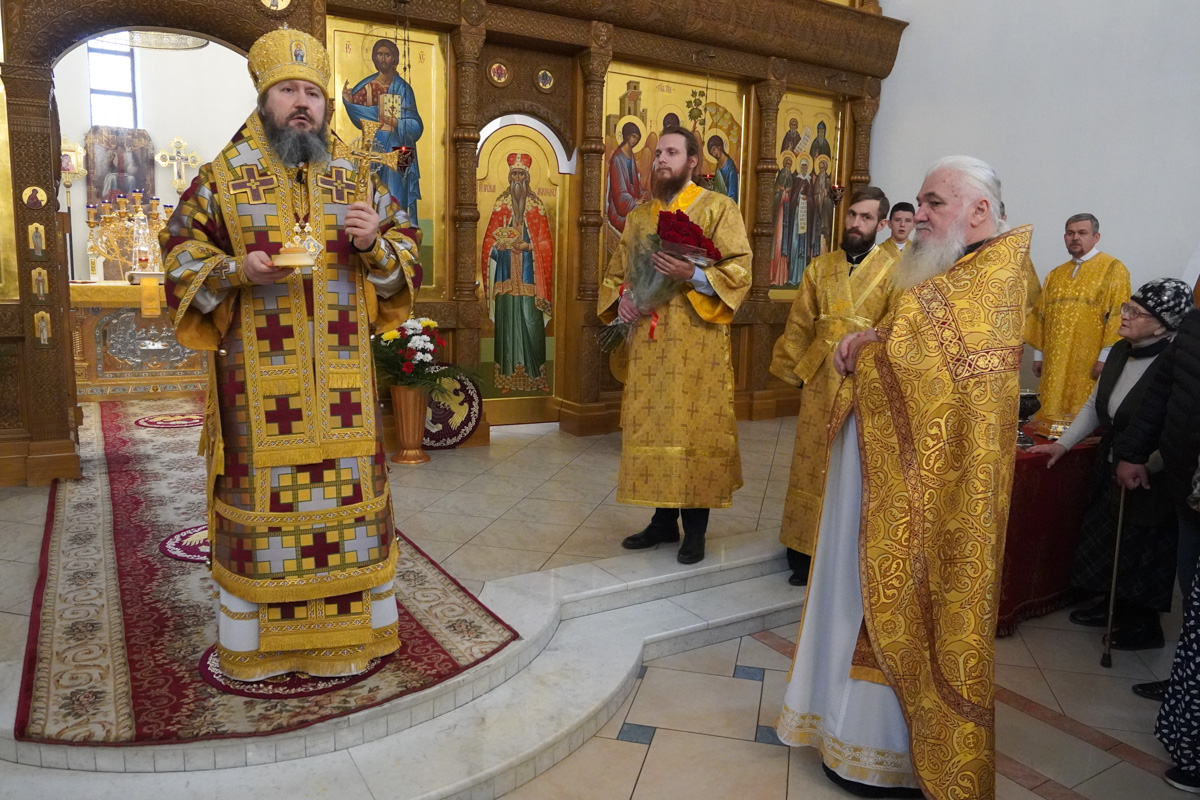 Епископ Варфоломей совершил Божественную литургию в Свято-Троицком кафедральном соборе г. Балаково