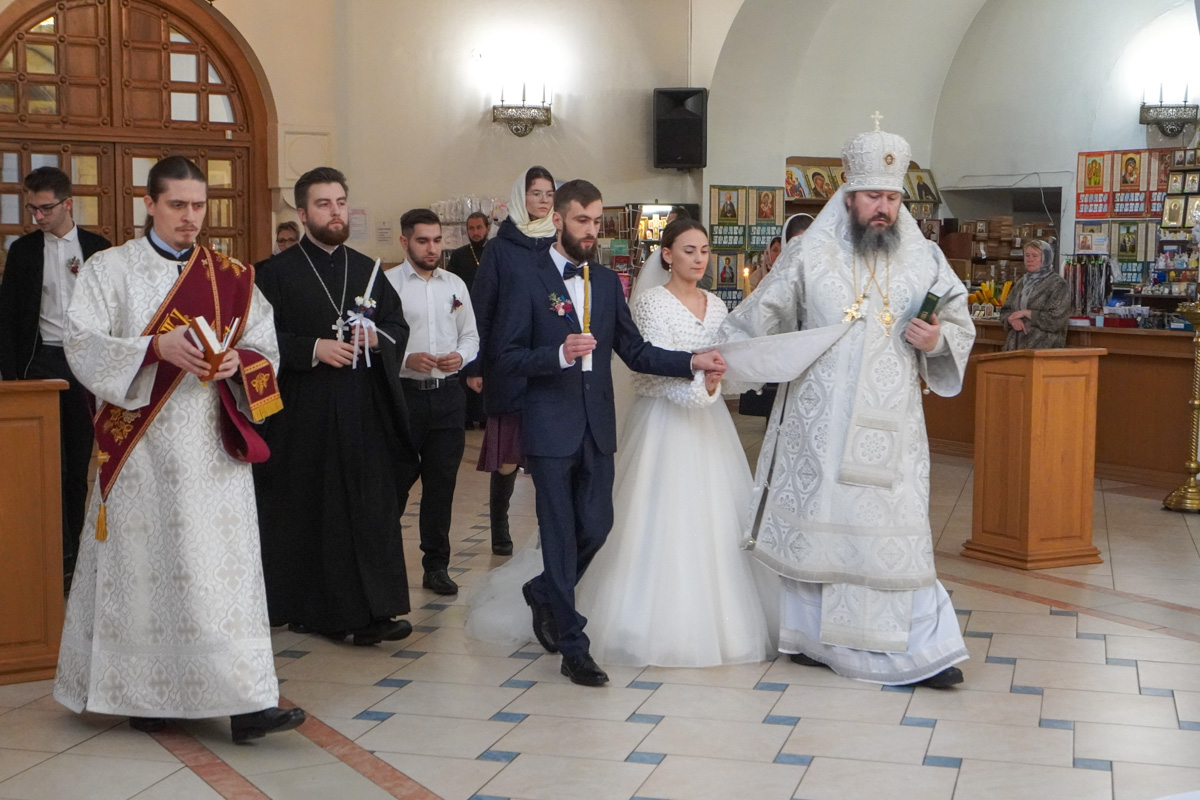 Епископ Варфоломей совершил Таинство венчания в Свято-Троицком соборе г. Балаково