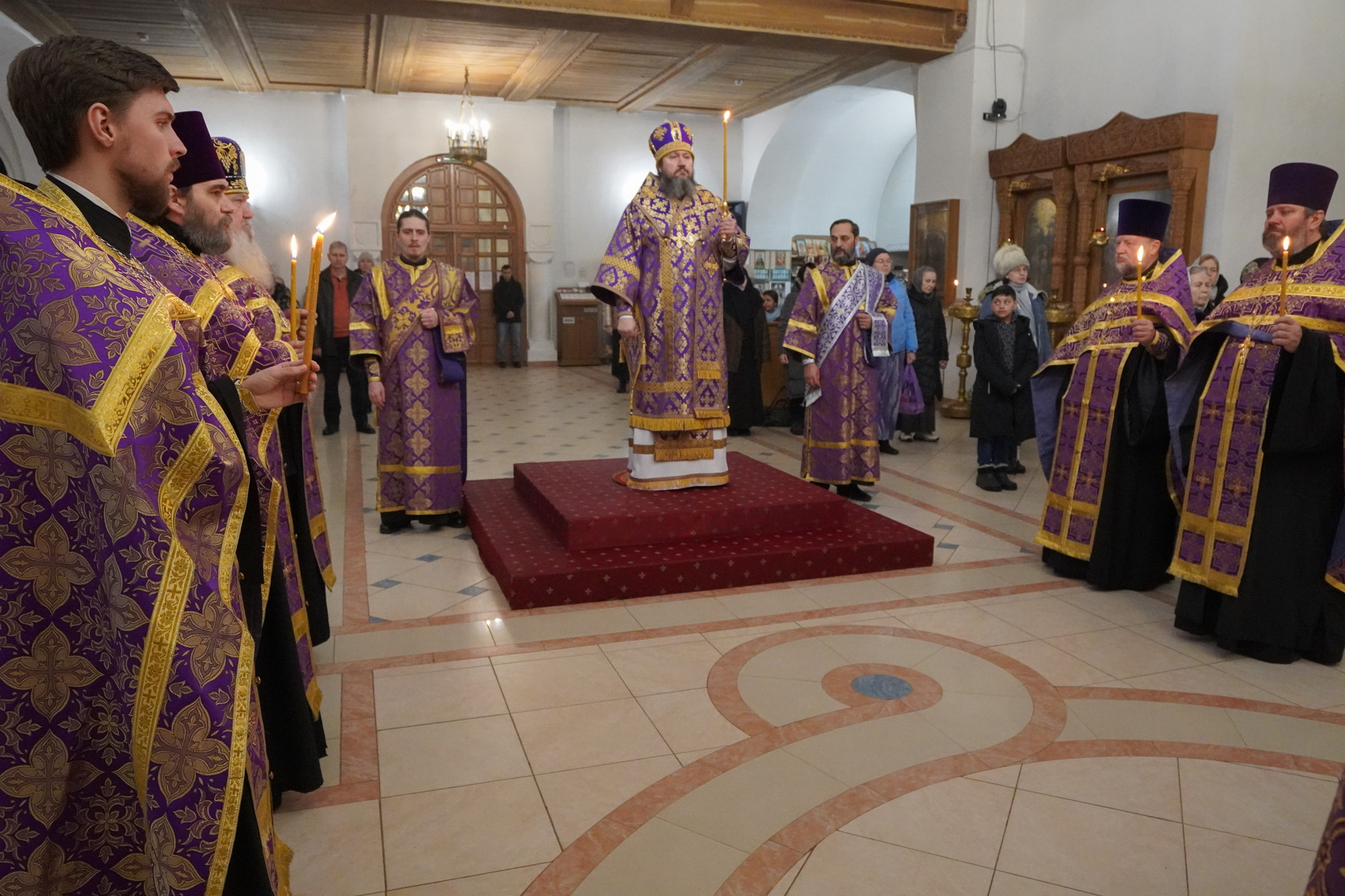 Епископ Варфоломей совершил всенощное бдение в Свято-Троицком кафедральном соборе г. Балаково