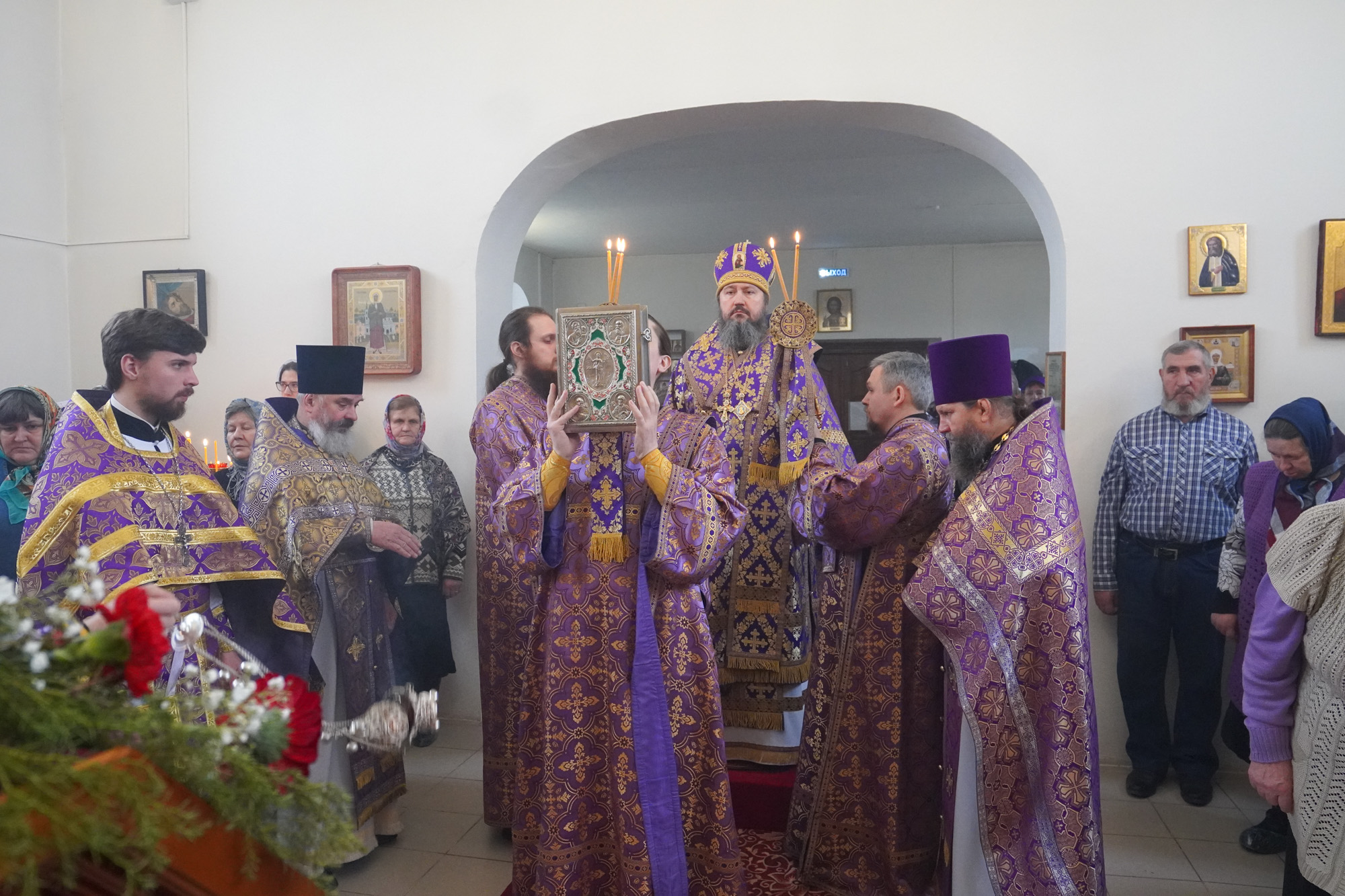 Епископ Варфоломей совершил Божественную литургию в храме в честь Рождества Иоанна Предтечи села Подлесное