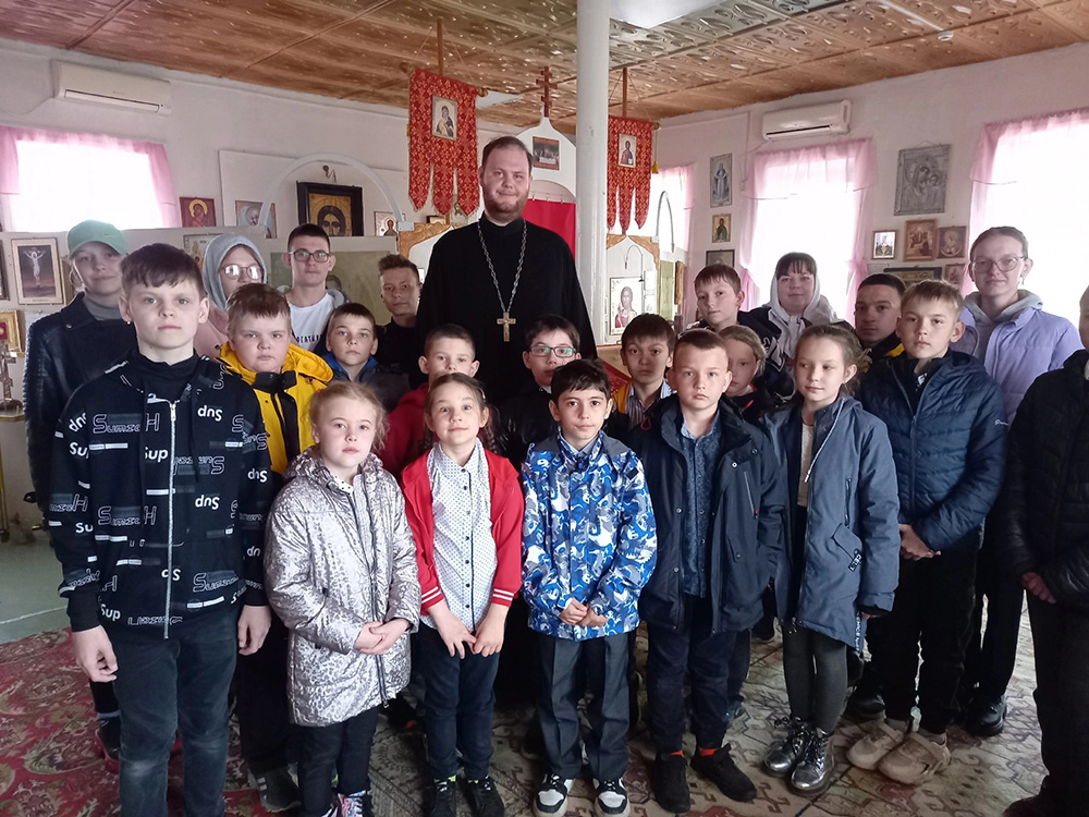 Для учащихся школы с. Красный Яр Балаковского района проведена экскурсия по храму