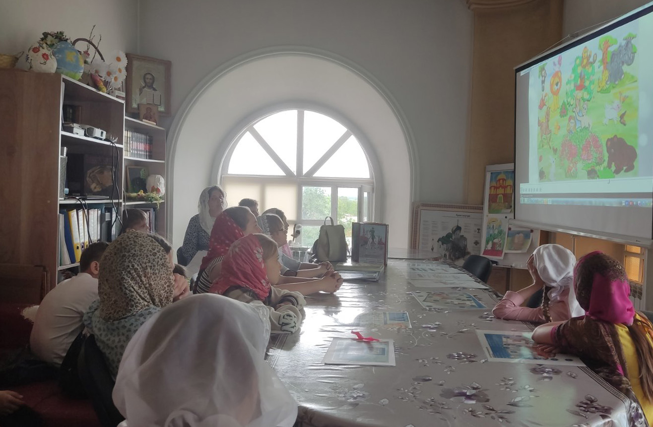 Учащиеся СОШ № 1 г. Пугачёва посетили Свято-Воскресенский собор