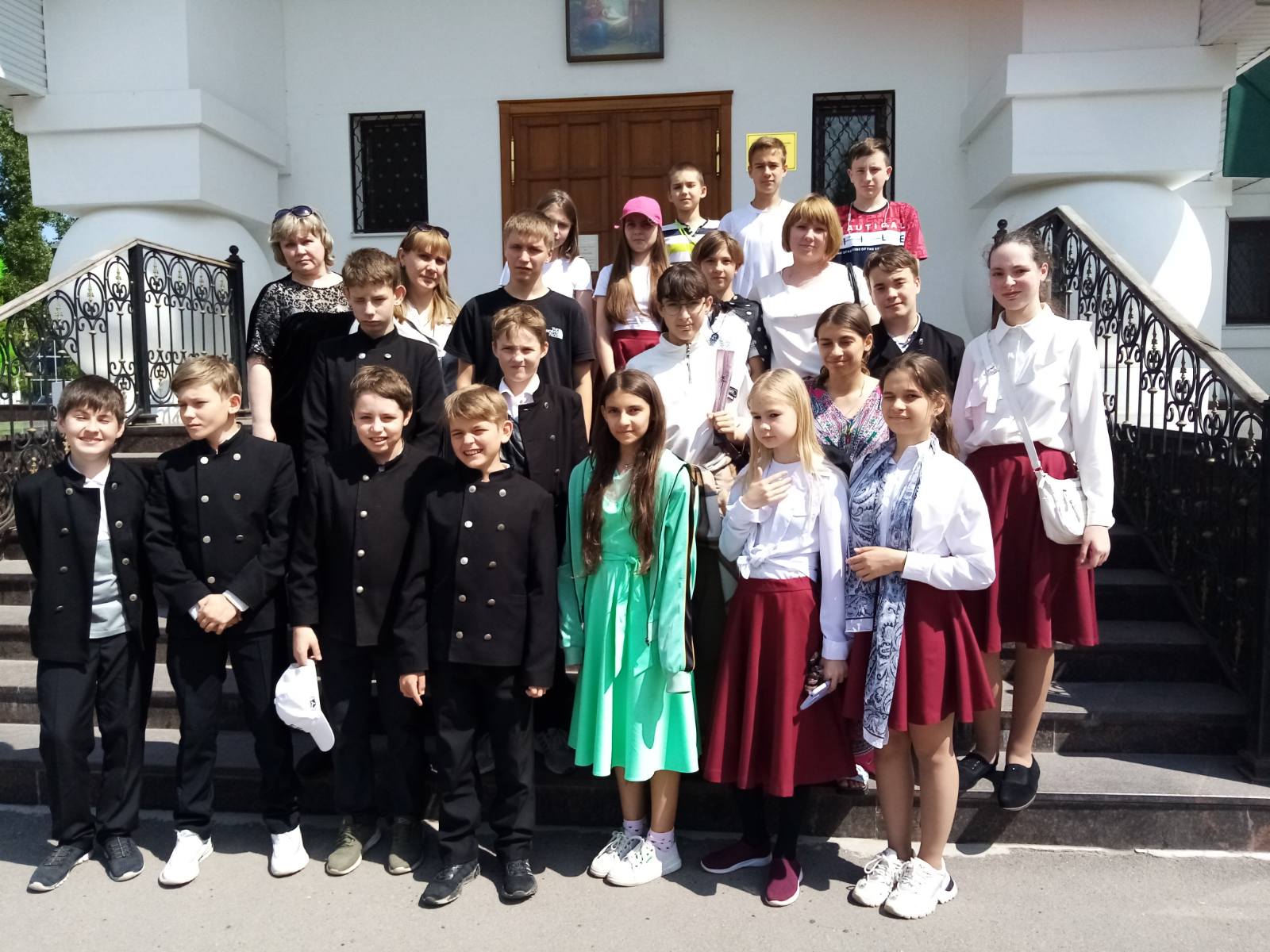 Храм Рождества Христова г. Балаково посетили учащиеся и педагоги Хвалынской православной гимназии