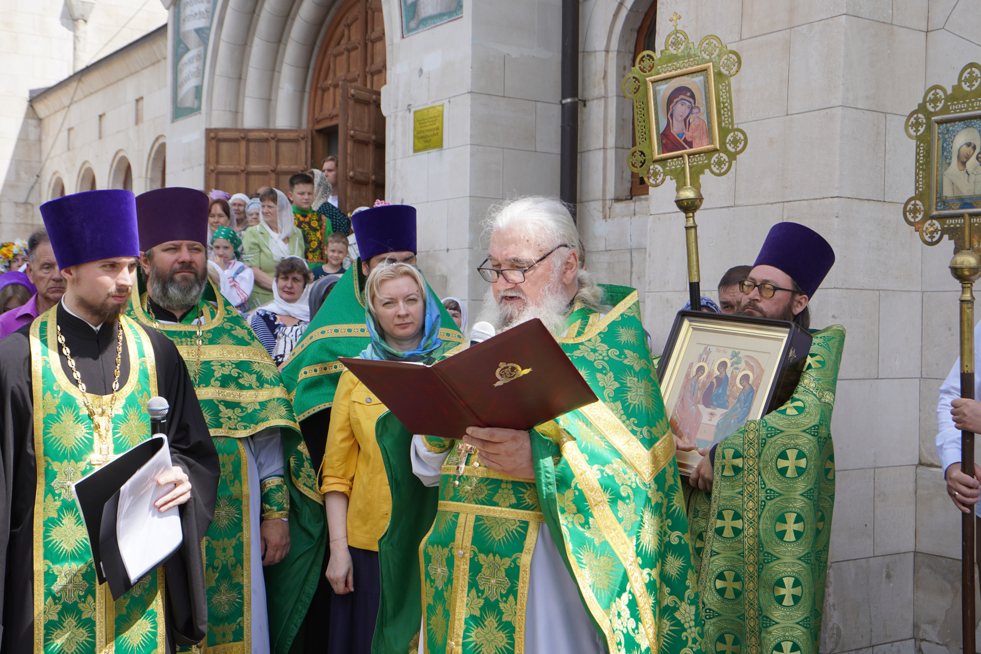 Видеосюжет о торжествах в честь престольного праздника Свято-Троицкого кафедрального собора г. Балаково