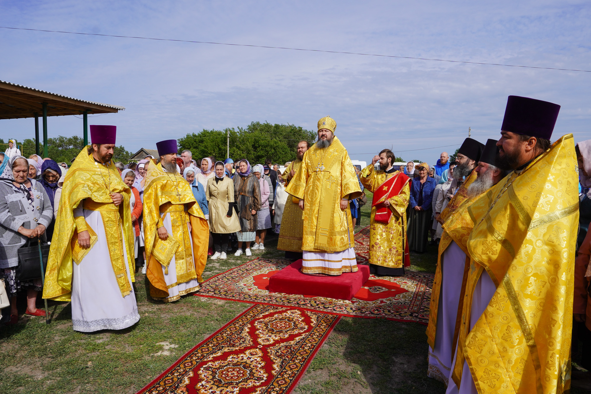 Епископ Варфоломей совершил Божественную литургию в походном храме с. Корнеевка