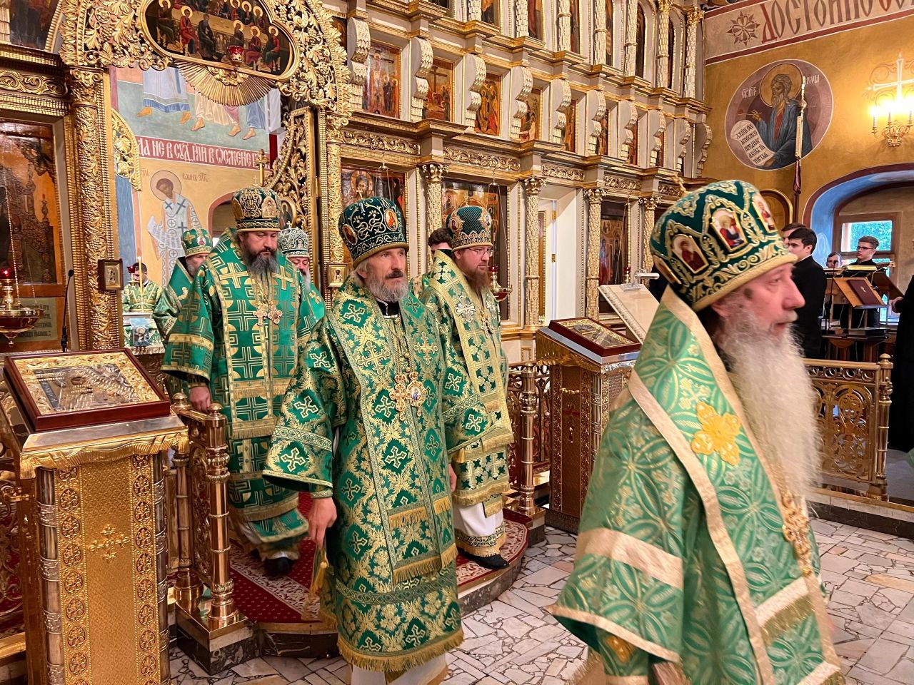 Епископ Варфоломей совершил Божественную литургию в храме Покрова Пресвятой Богородицы при МДА