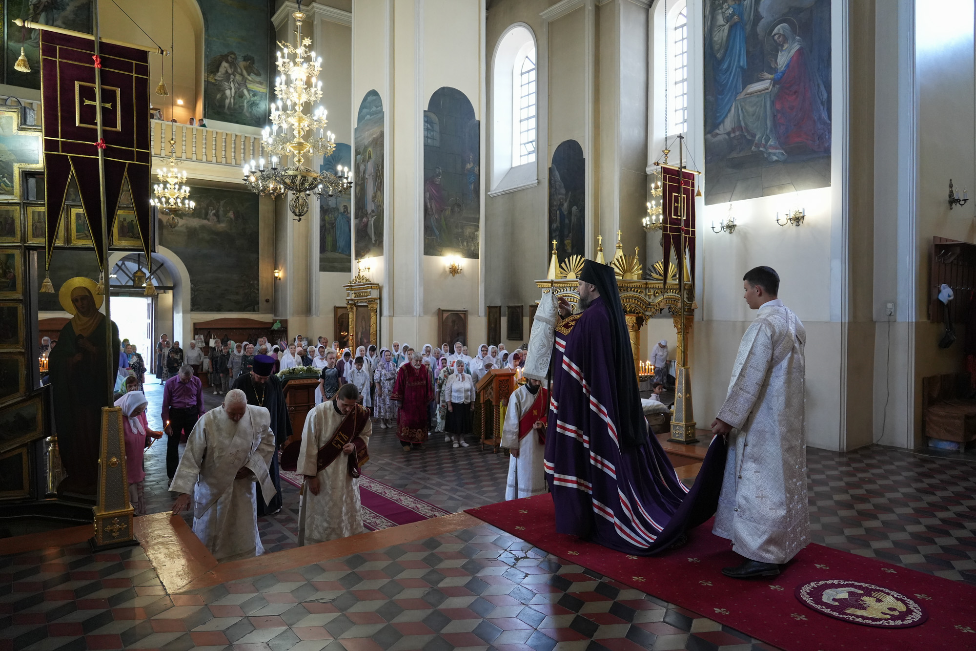 Епископ Варфоломей совершил Божественную литургию в Свято-Воскресенском храме г. Пугачёва