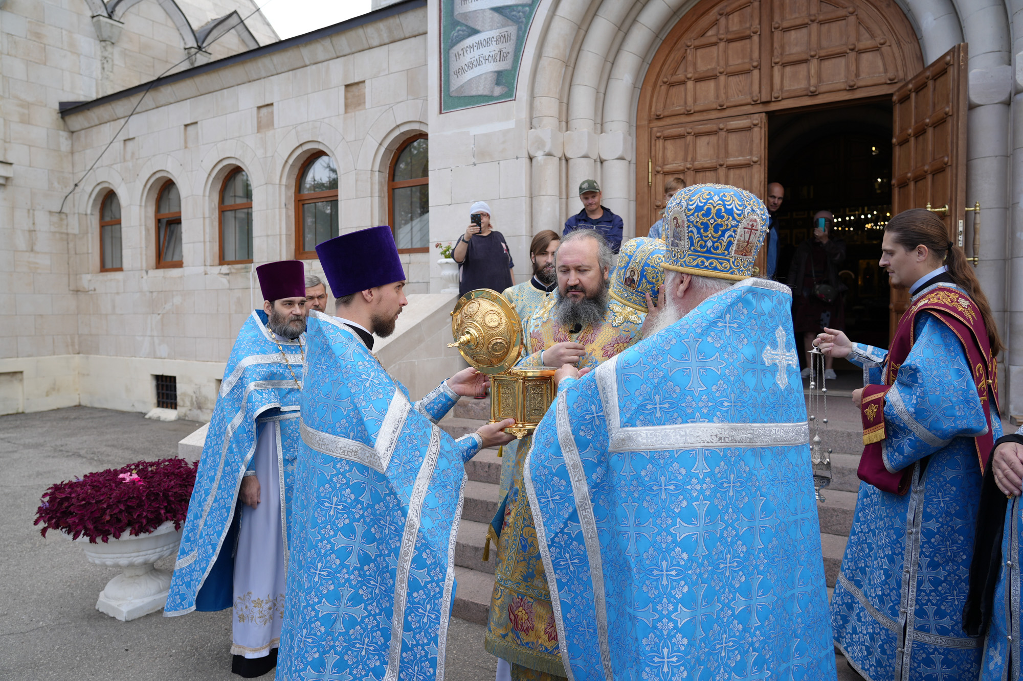 В г. Балаково принесён ковчег с мощами святой блаженной Матроны Московской