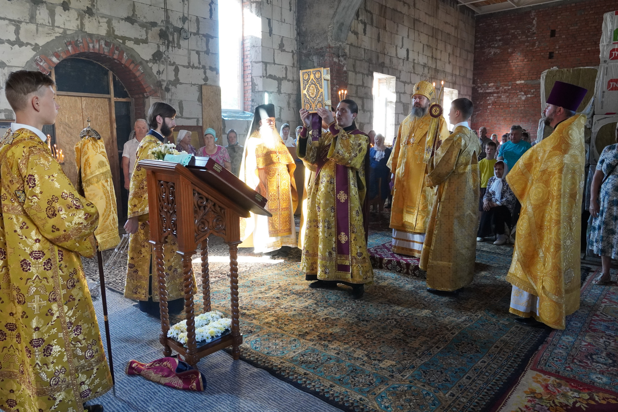 Епископ Варфоломей совершил Божественную литургию в храме в честь иконы Божией Матери «Троеручица» г. Балаково