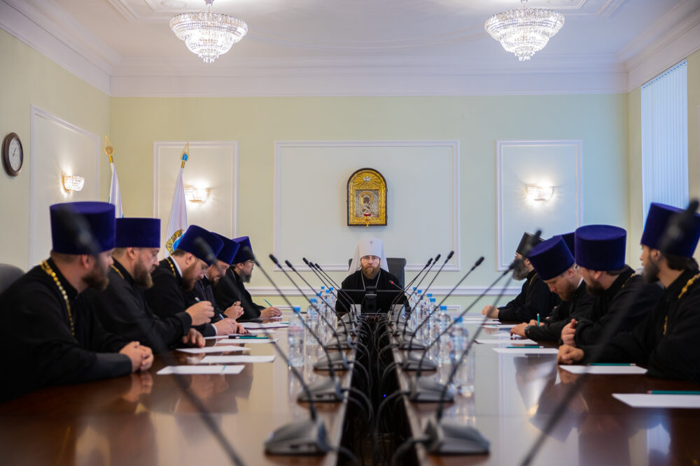 Митрополит Игнатий возглавил работу заседания Епархиального совета