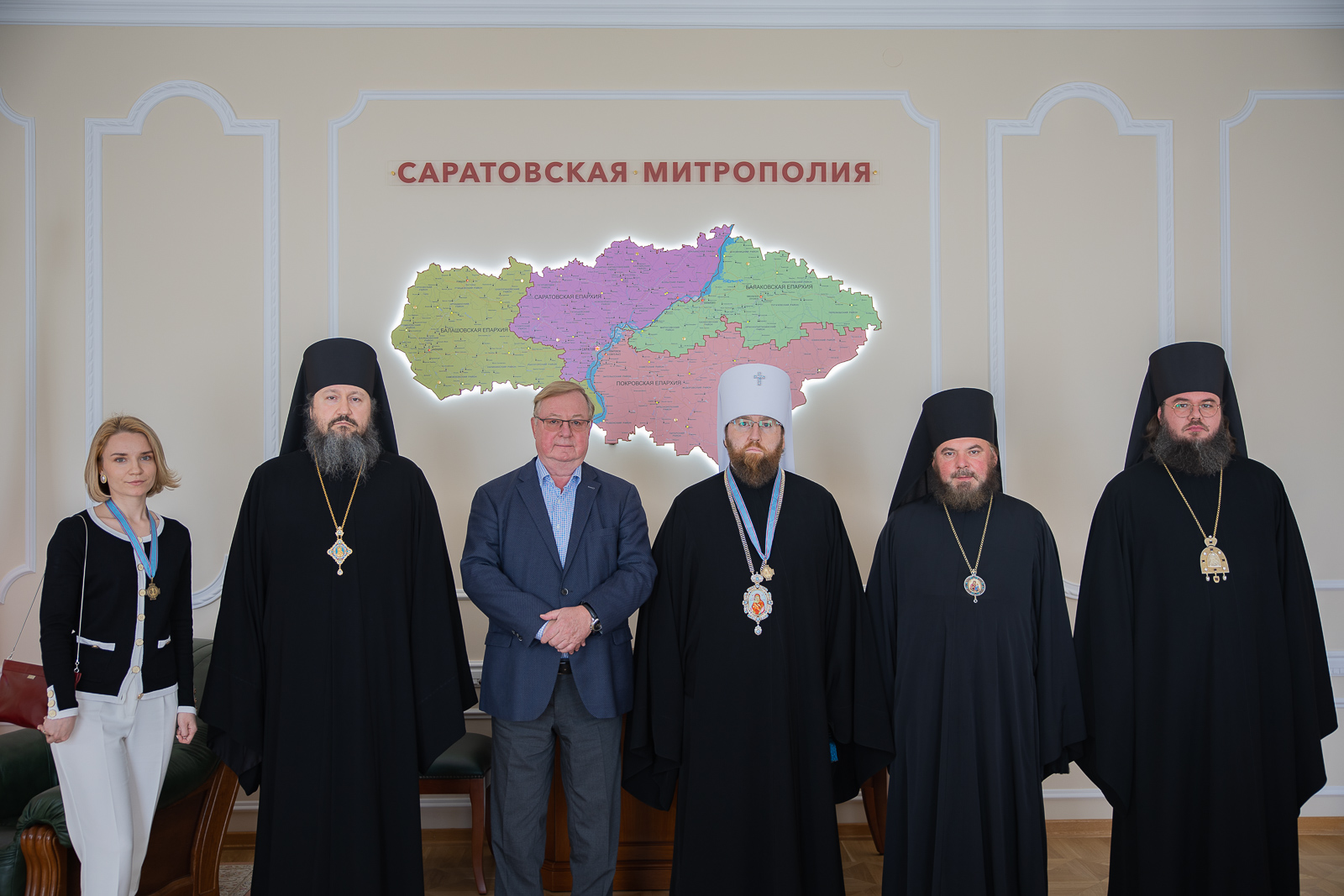 Сергей Степашин вручил епископу Варфоломею удостоверение и знак Императорского Православного Палестинского Общества