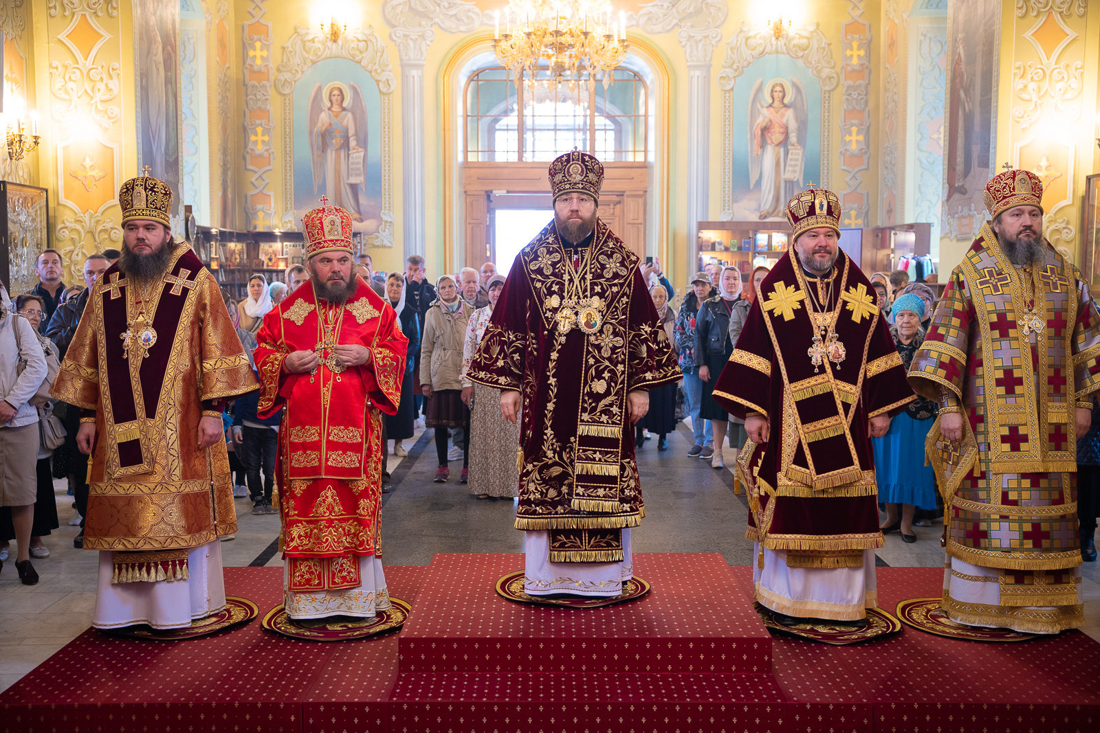 В день празднования Собора Саратовских святых совершена соборная архиерейская Литургия