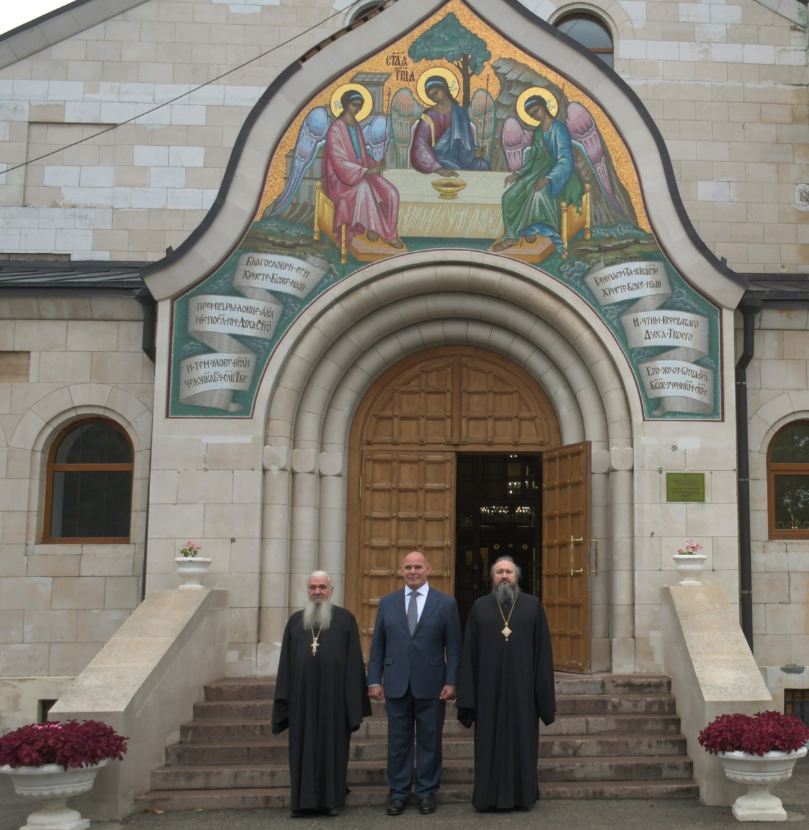 Трехкратный олимпийский чемпион Александр Карелин посетил Свято-Троицкий кафедральный собор г. Балаково