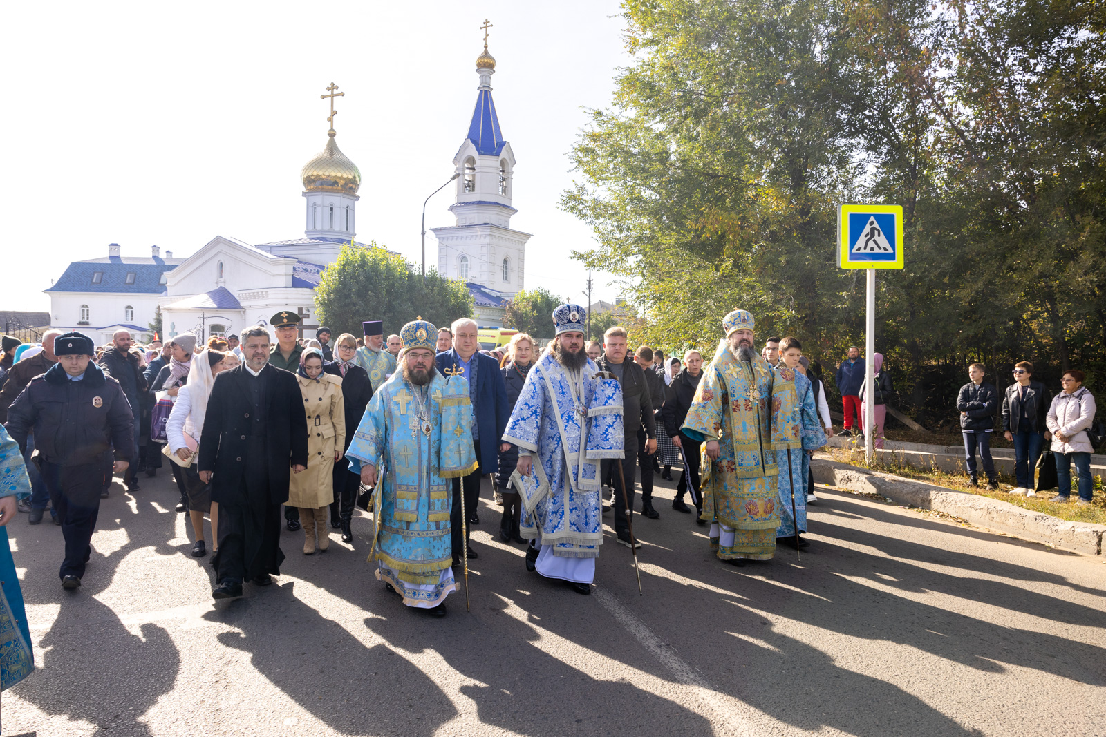 Епископ Варфоломей принял участие в крестном ходе г. Покровска