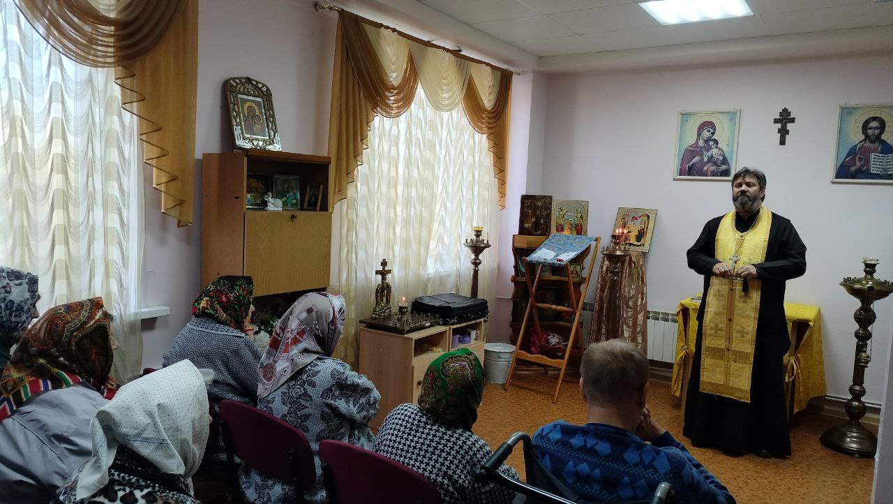 Руководитель епархиального отдела по социальному служению посетил дом-интернат для престарелых г. Балаково