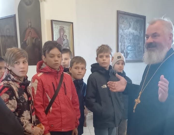 Священник встретился со учащимися школы № 3 г. Маркса