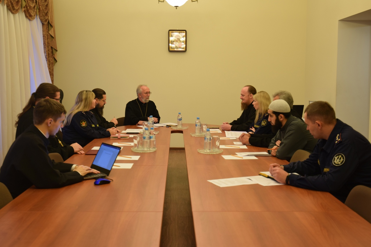 Руководитель епархиального отдела тюремного душепопечения принял участие в заседании круглого стола по межрелигиозному диалогу
