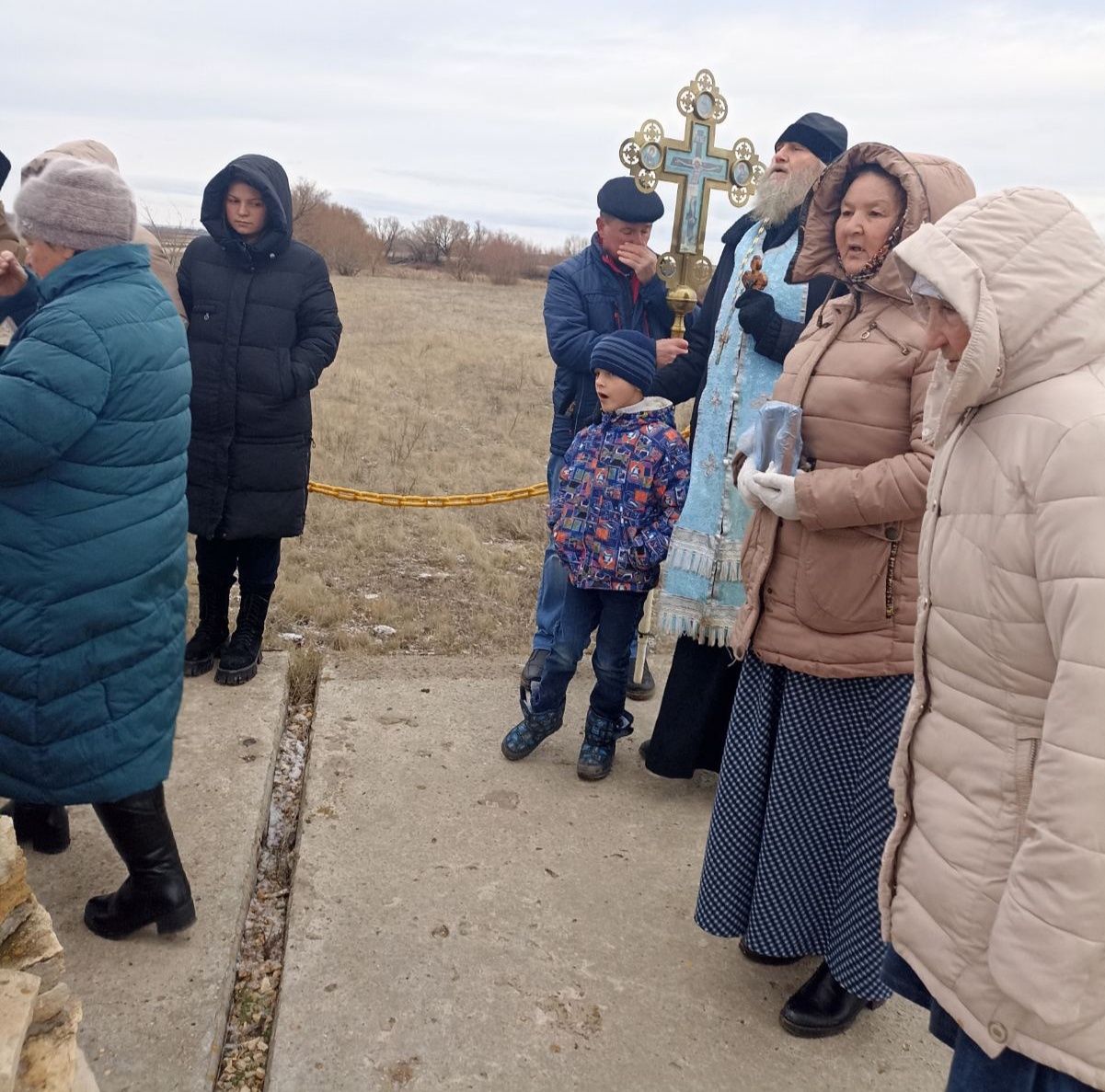 В п. Молодёжный Перелюбского района состоялся крестный ход к Поклонному кресту