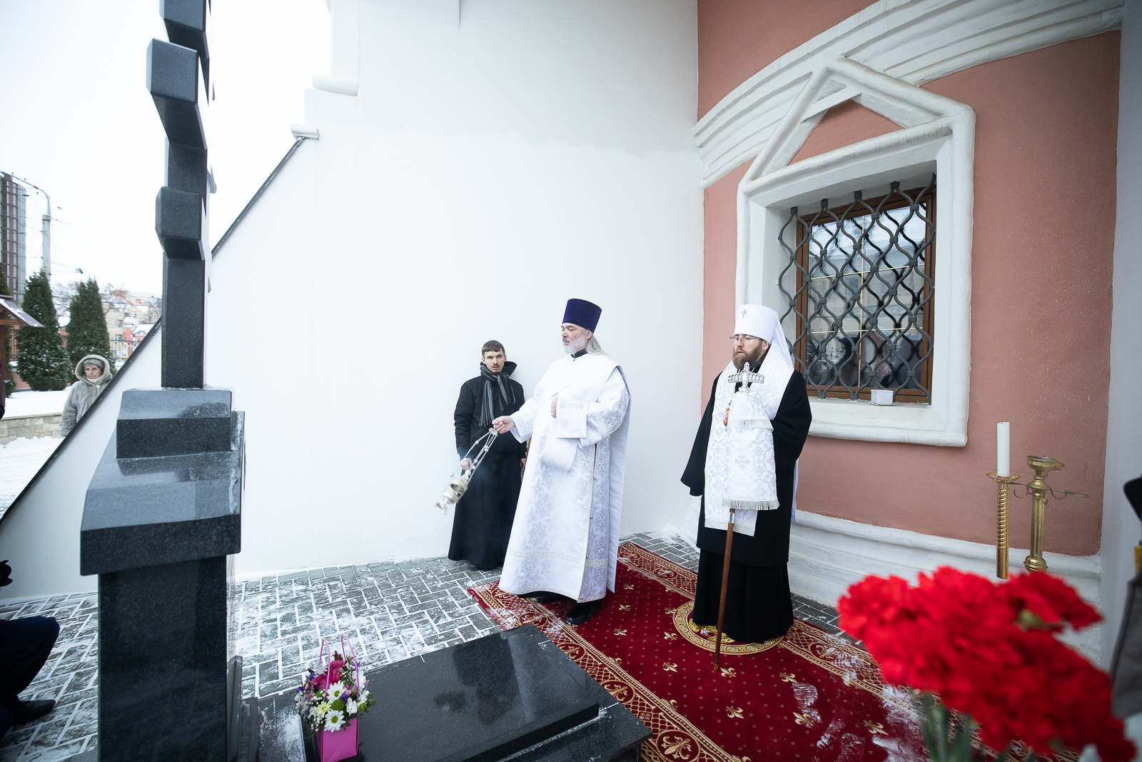 Митрополит Игнатий совершил литию на могиле архиепископа Пимена