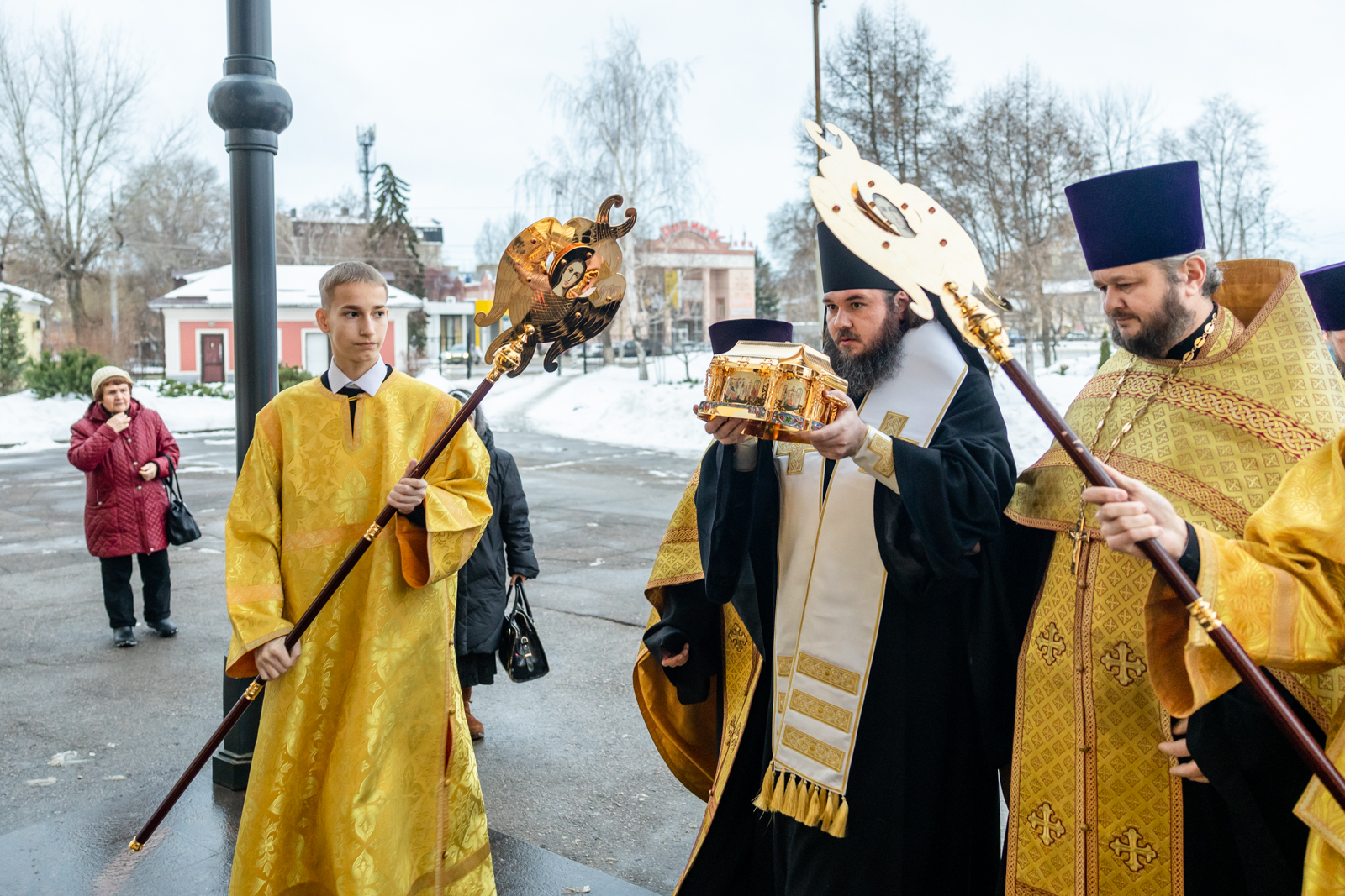 Частица мощей святителя Николая передана в Свято-Троицкий кафедральный собор г. Покровска (Энгельса)