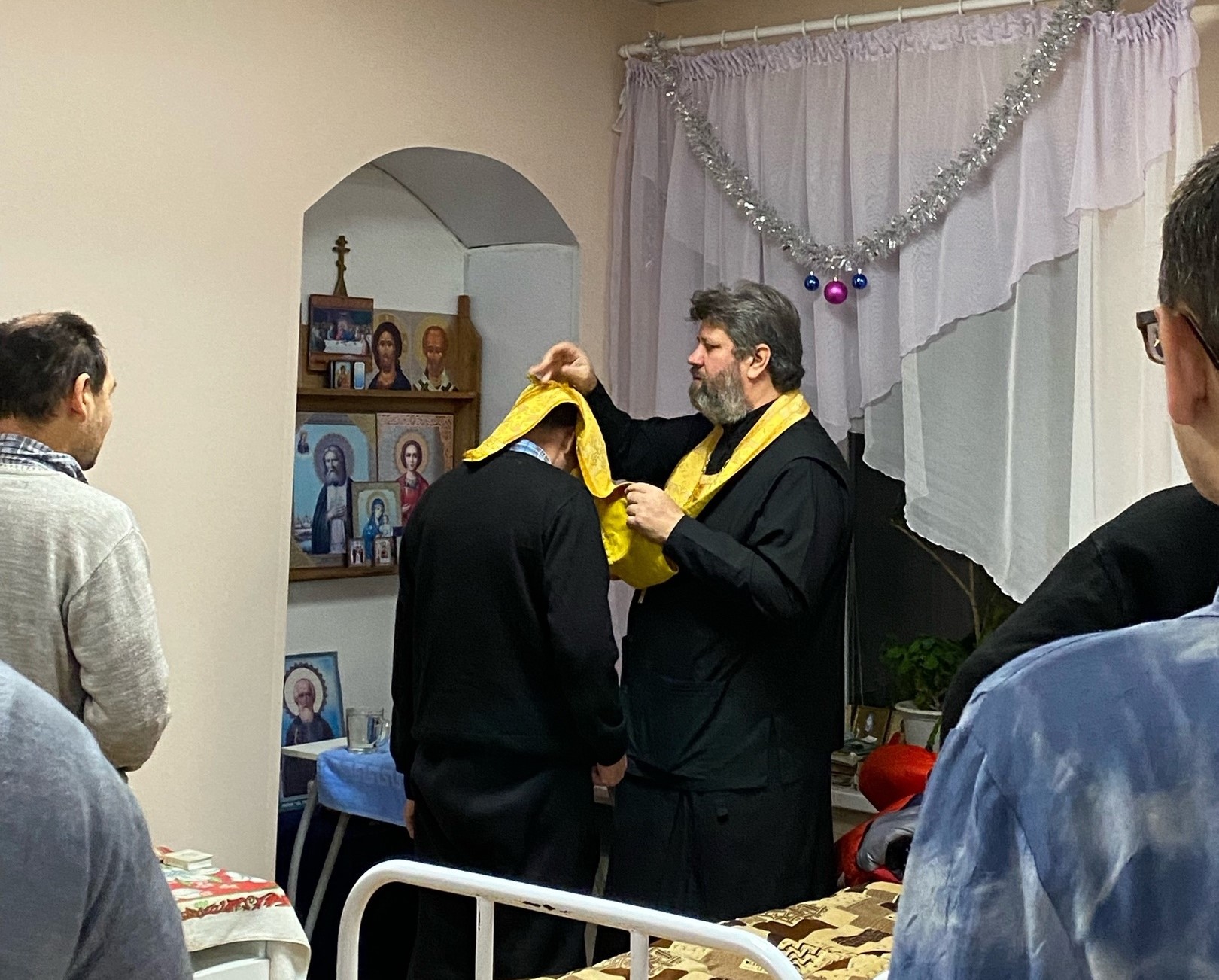 Руководитель епархиального отдела по социальному служению посетил дом-интернат для престарелых