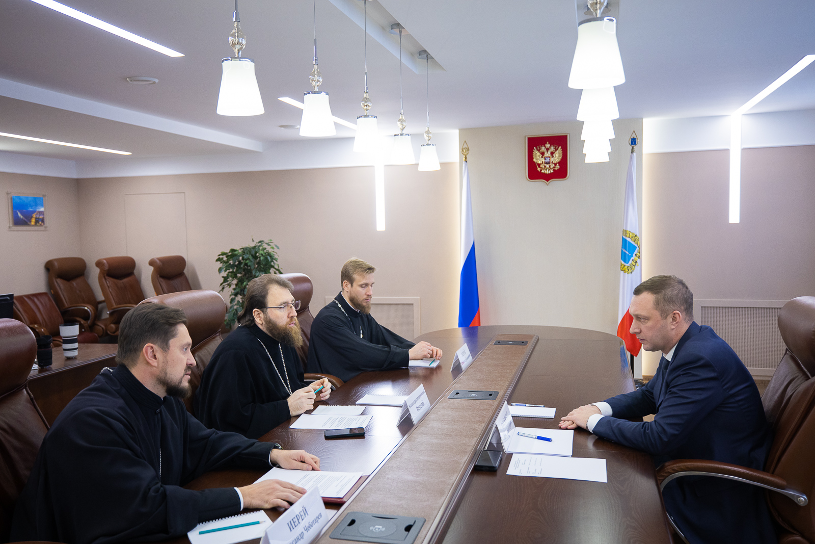 Митрополит Игнатий встретился с губернатором Саратовской области Романом Бусаргиным