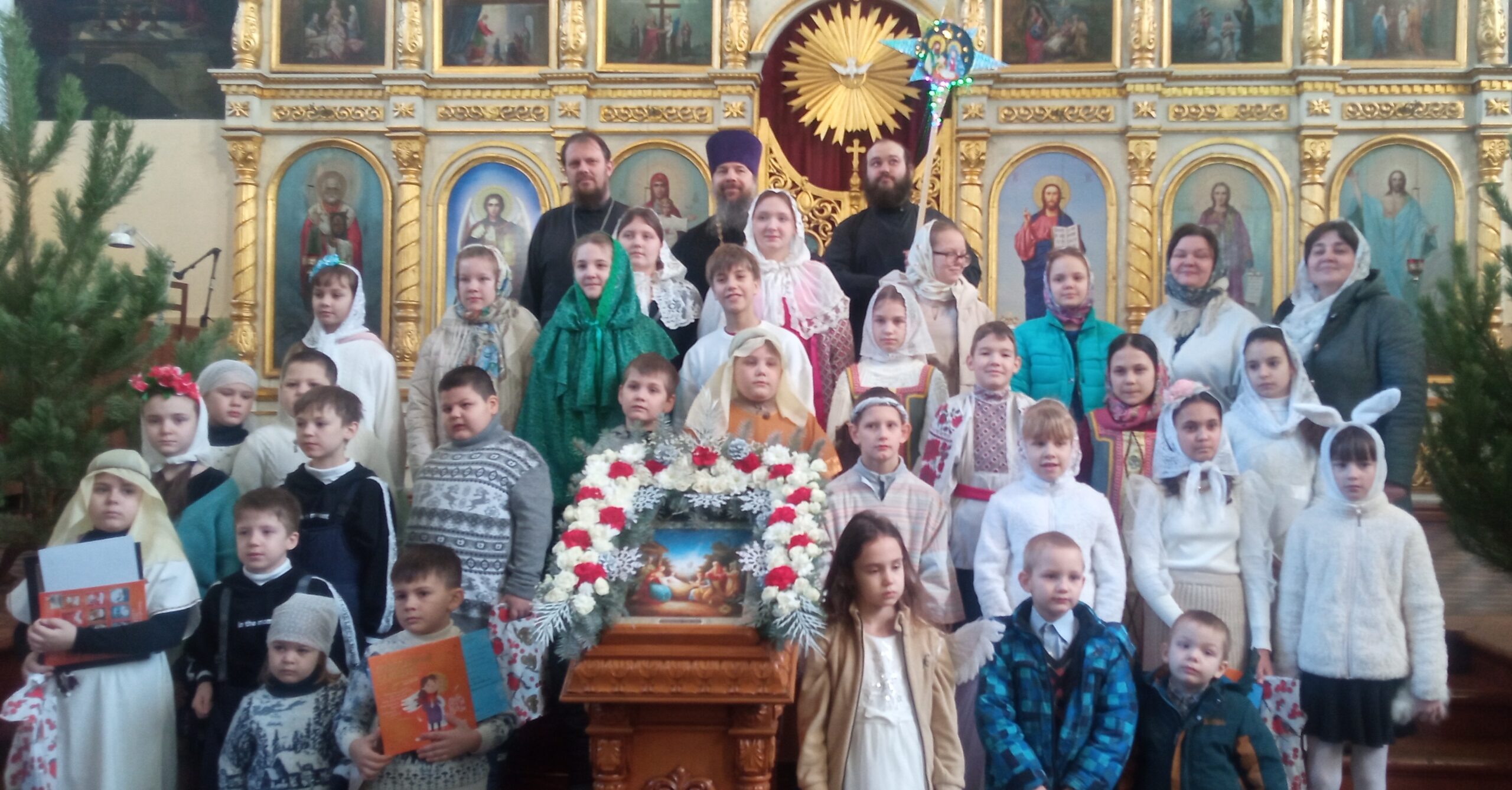На приходах Балаковской епархии проходят рождественские праздники
