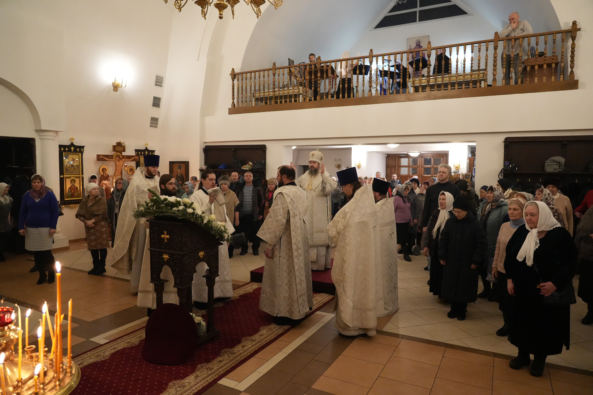 Епископ Варфоломей совершил Божественную литургию и великую вечерню в храме Рождества Христова г. Балаково