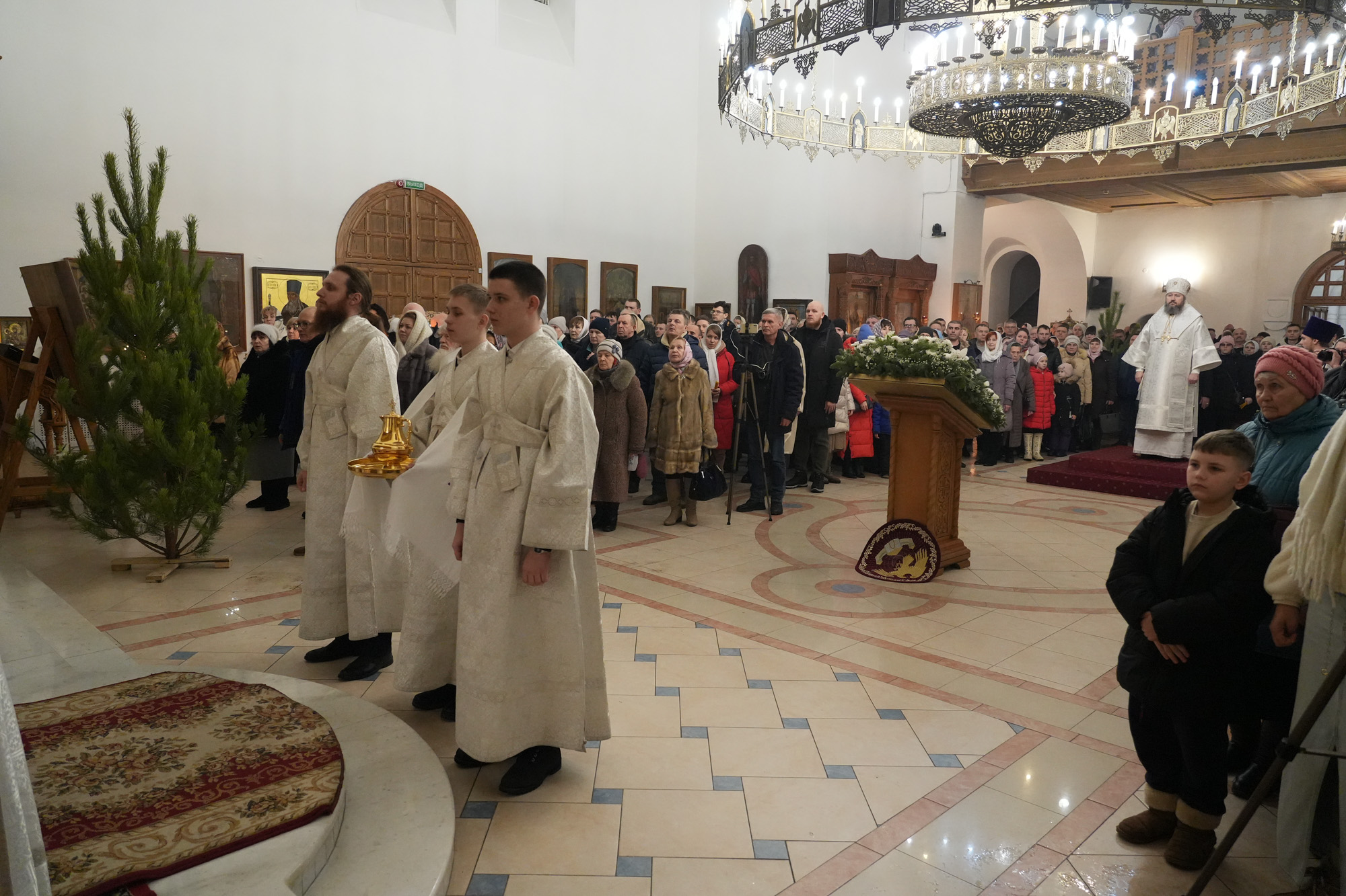 В праздник Рождества Христова епископ Варфоломей совершил Божественную литургию в Свято-Троицком кафедральном соборе г. Балаково