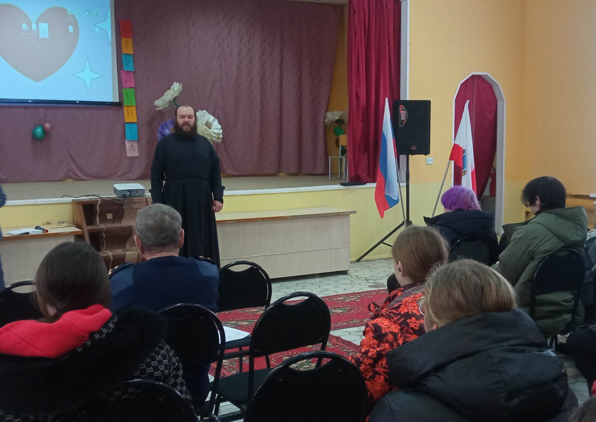 В Пугачёвском аграрно-технологическом техникуме прошла встреча со священнослужителем