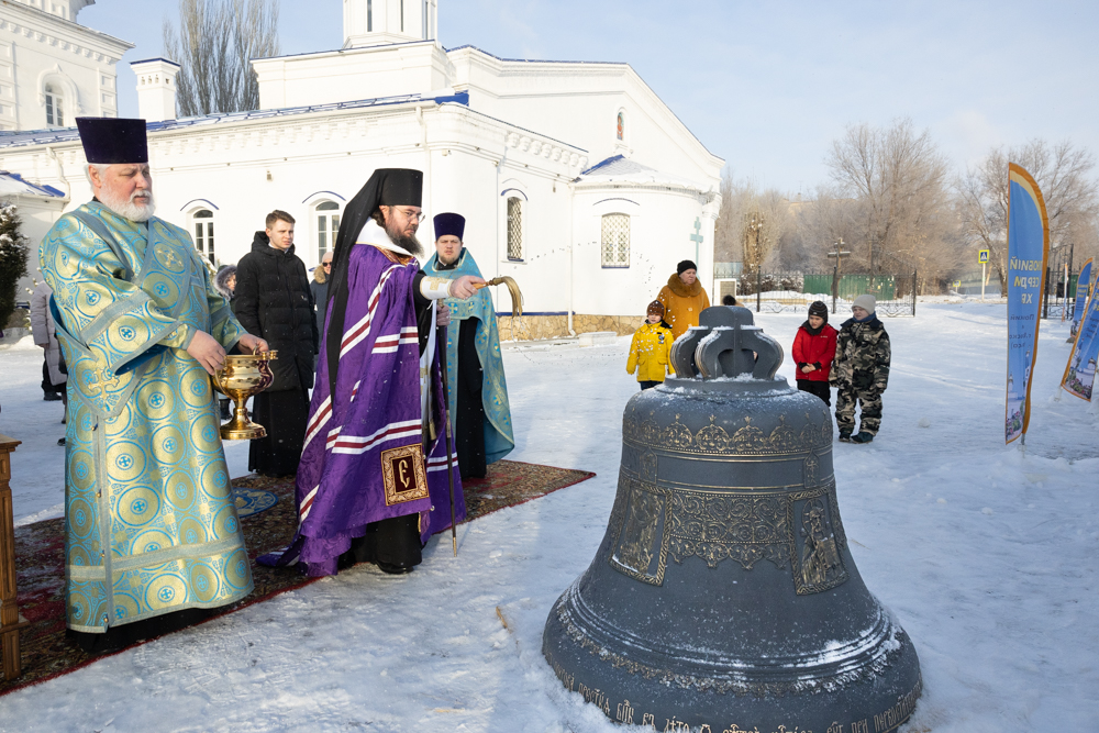 Епископ Фома совершил чин освящения колокола в Покровском храме