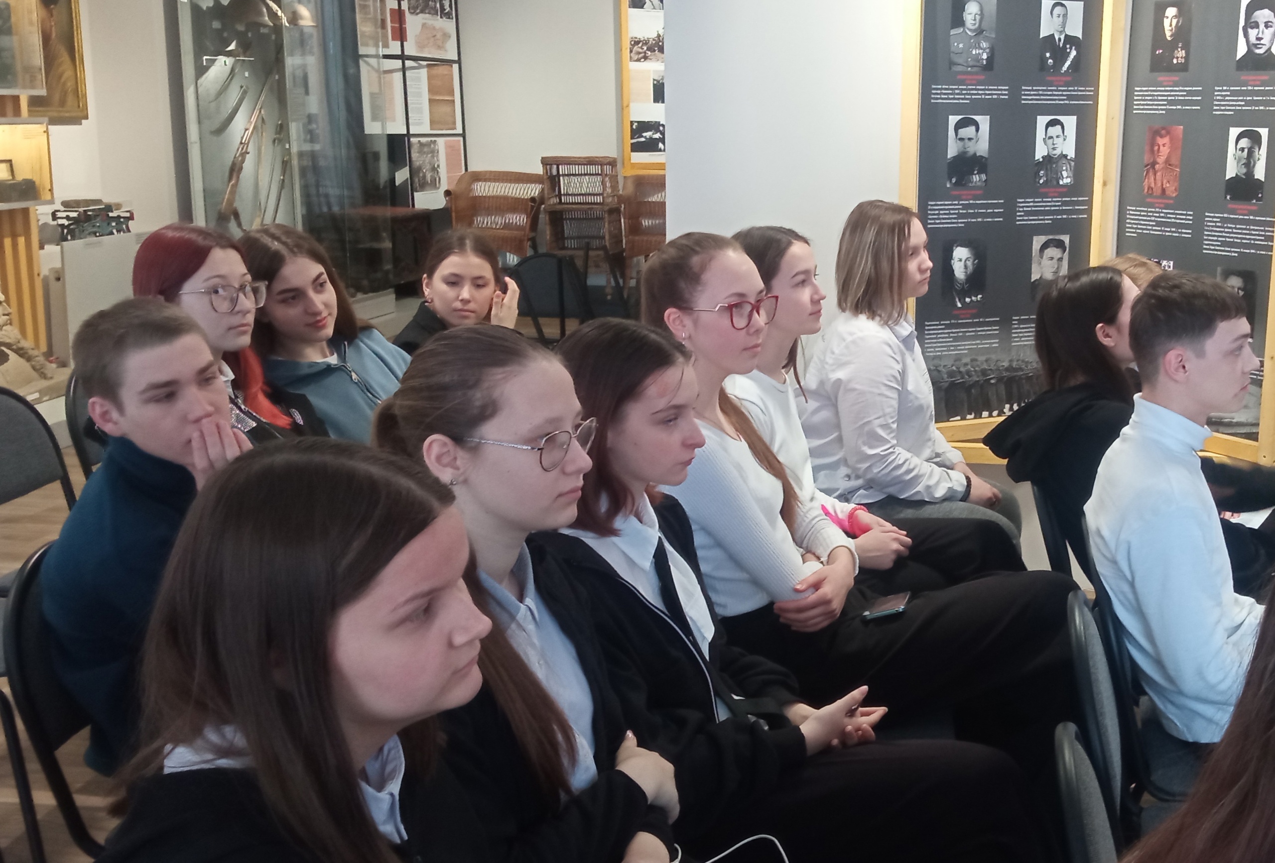 В День православной книги в Пугачёвском краеведческом музее прошла тематическая беседа для школьников