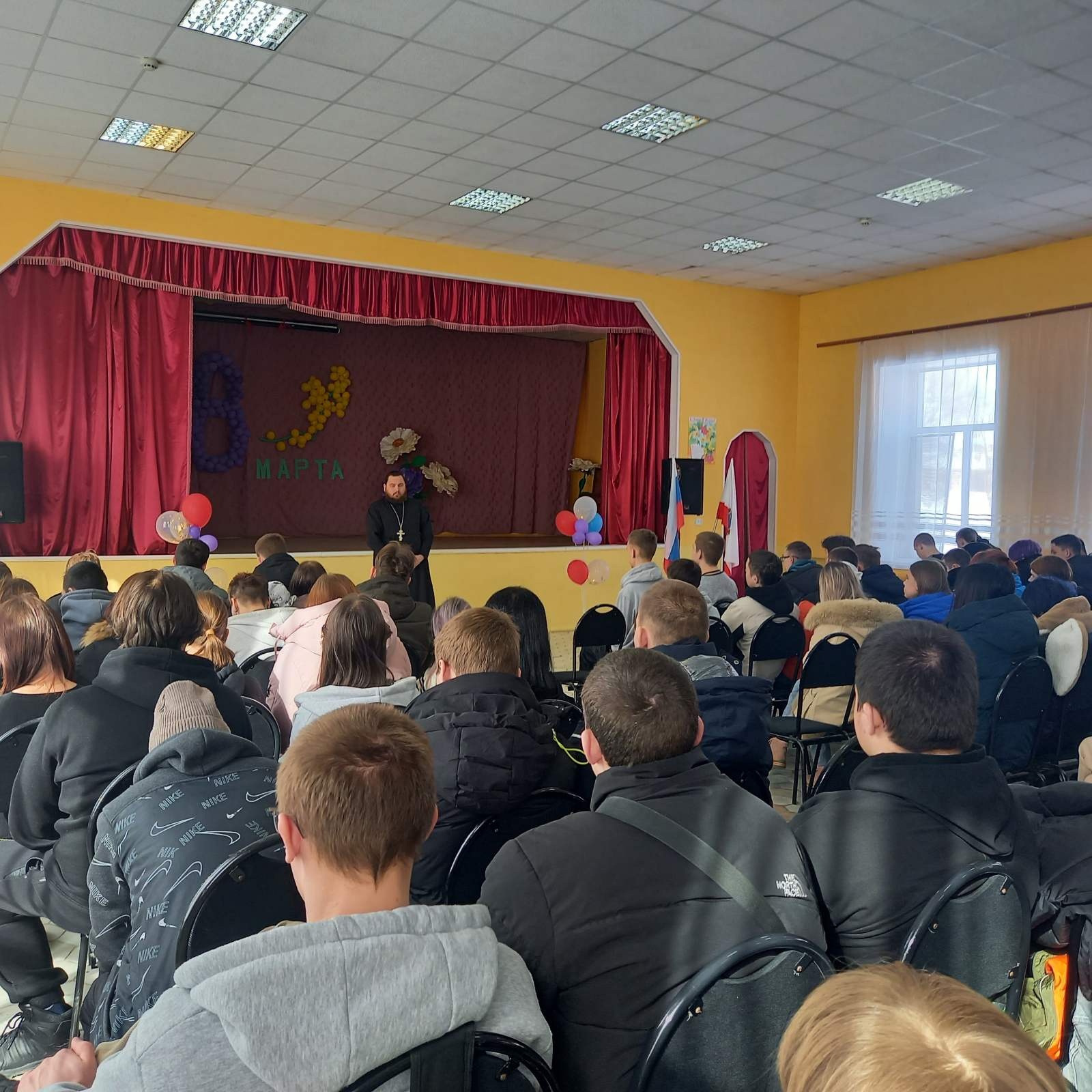 Священник встретился со студентами Пугачёвского аграрно-технологического техникума