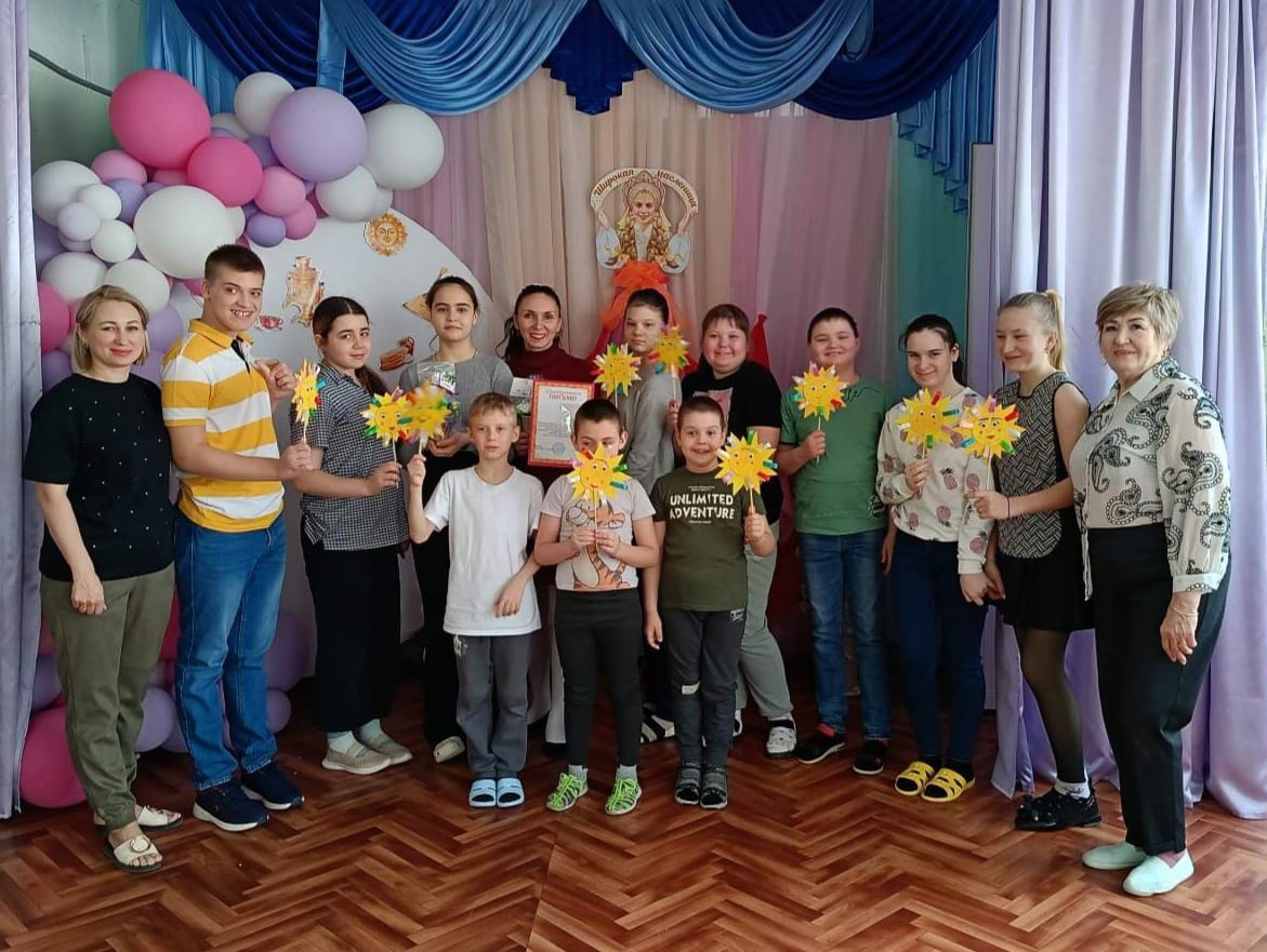 Волонтеры общества «БлагоДарю 64» посетили детский центр «Мозаика»