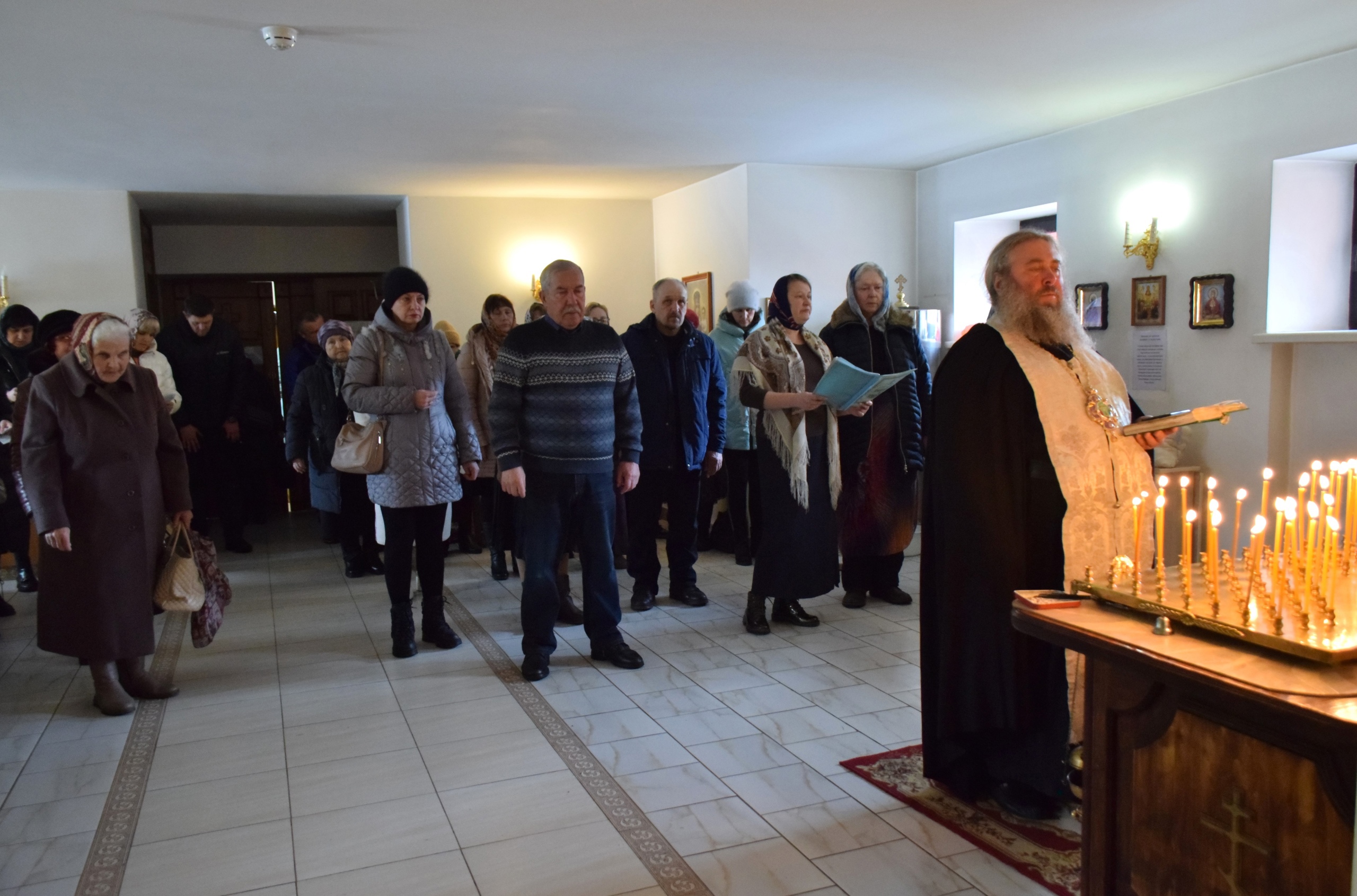 В храмах Балаковской епархии молились о здравии пострадавших и об упокоении убитых в теракте в Красногорске